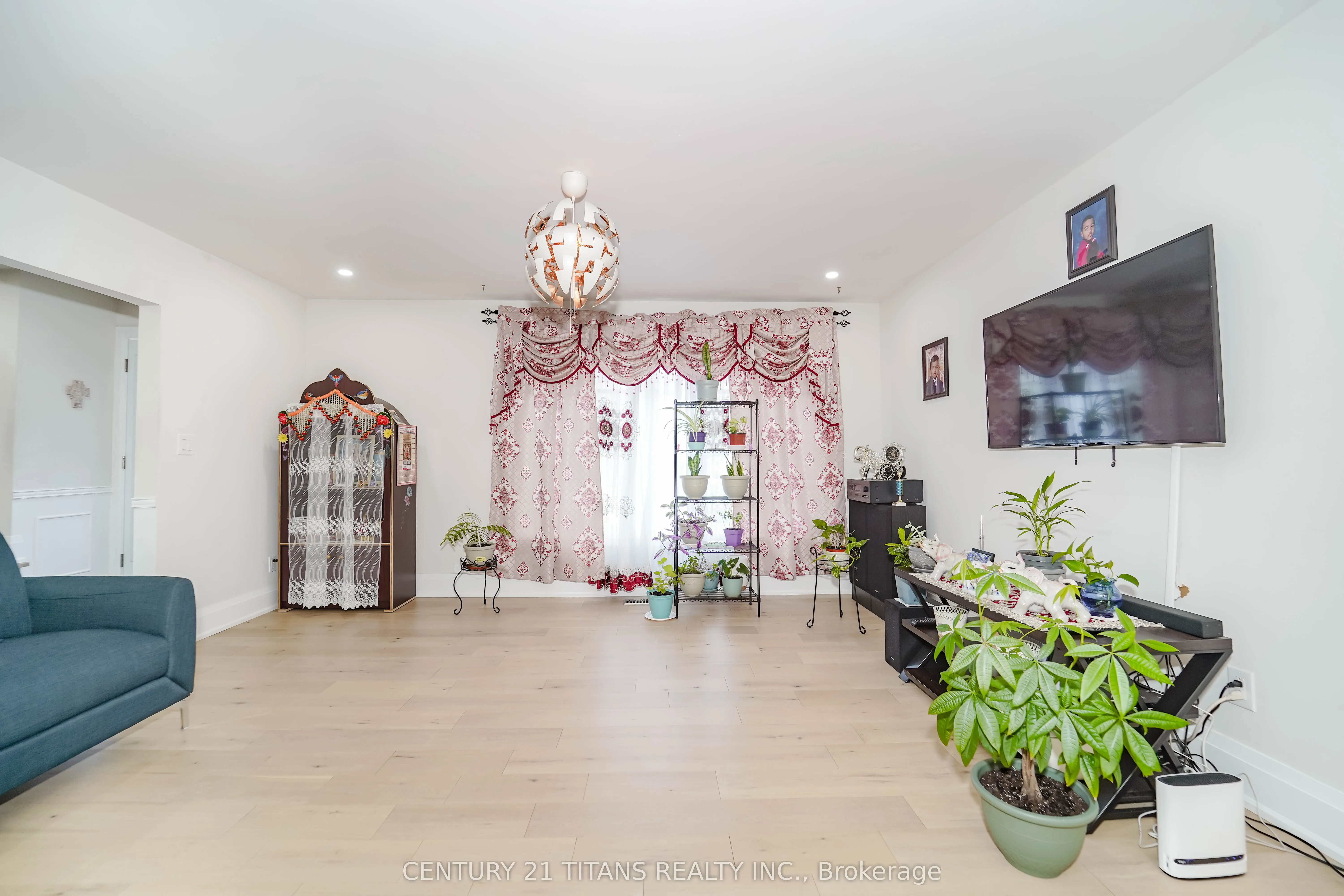 42 Pixley Crescent