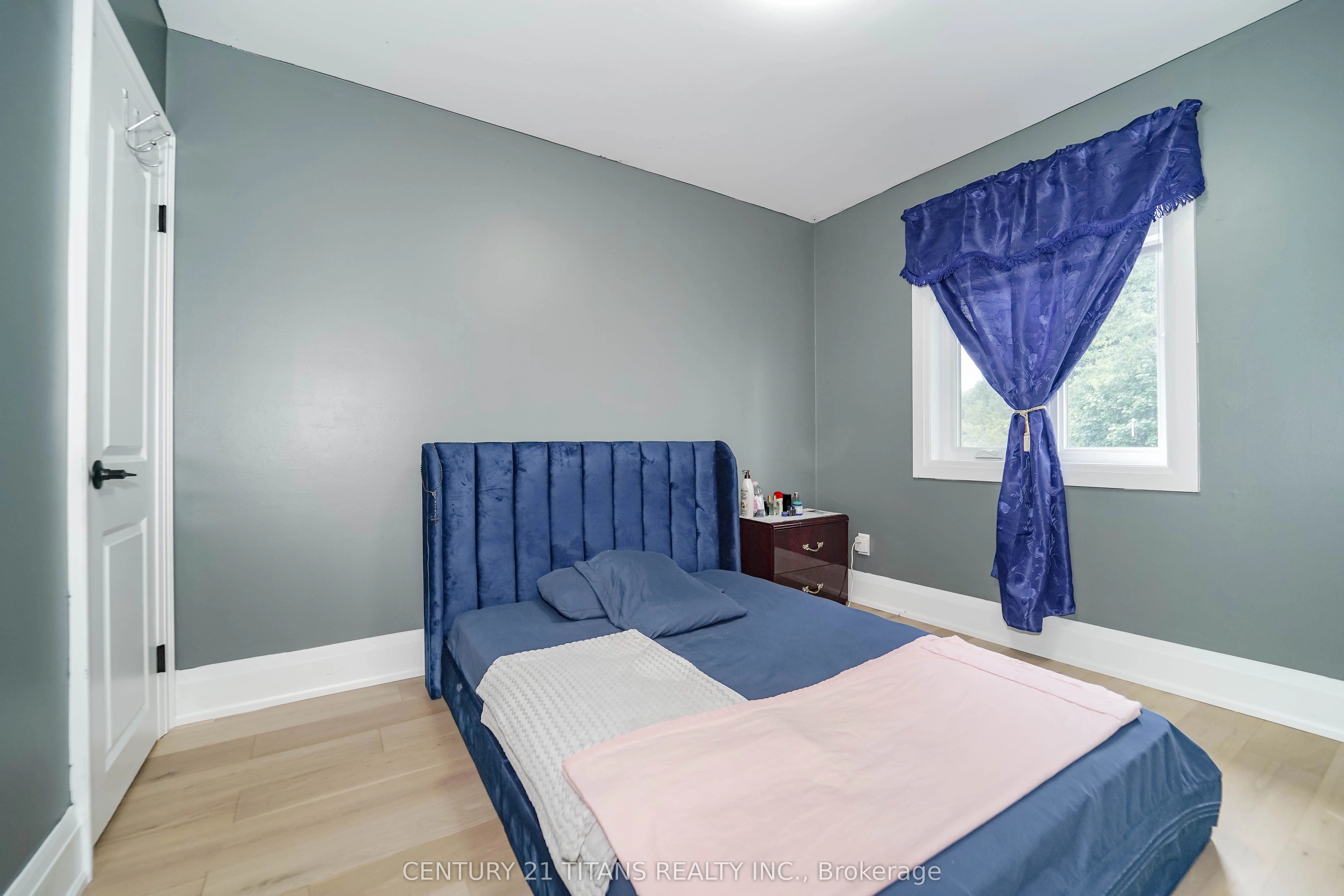 42 Pixley Crescent