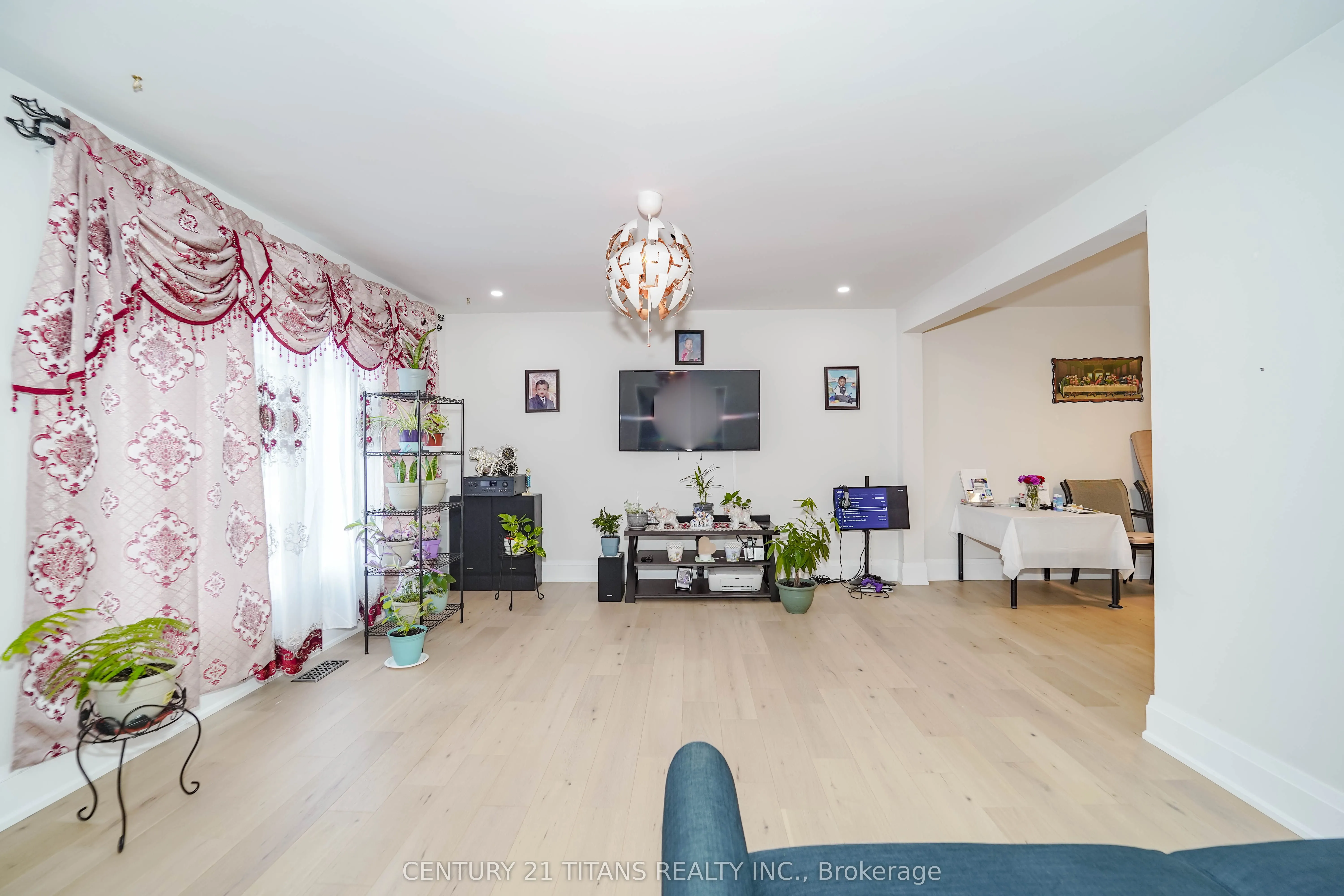 42 Pixley Crescent
