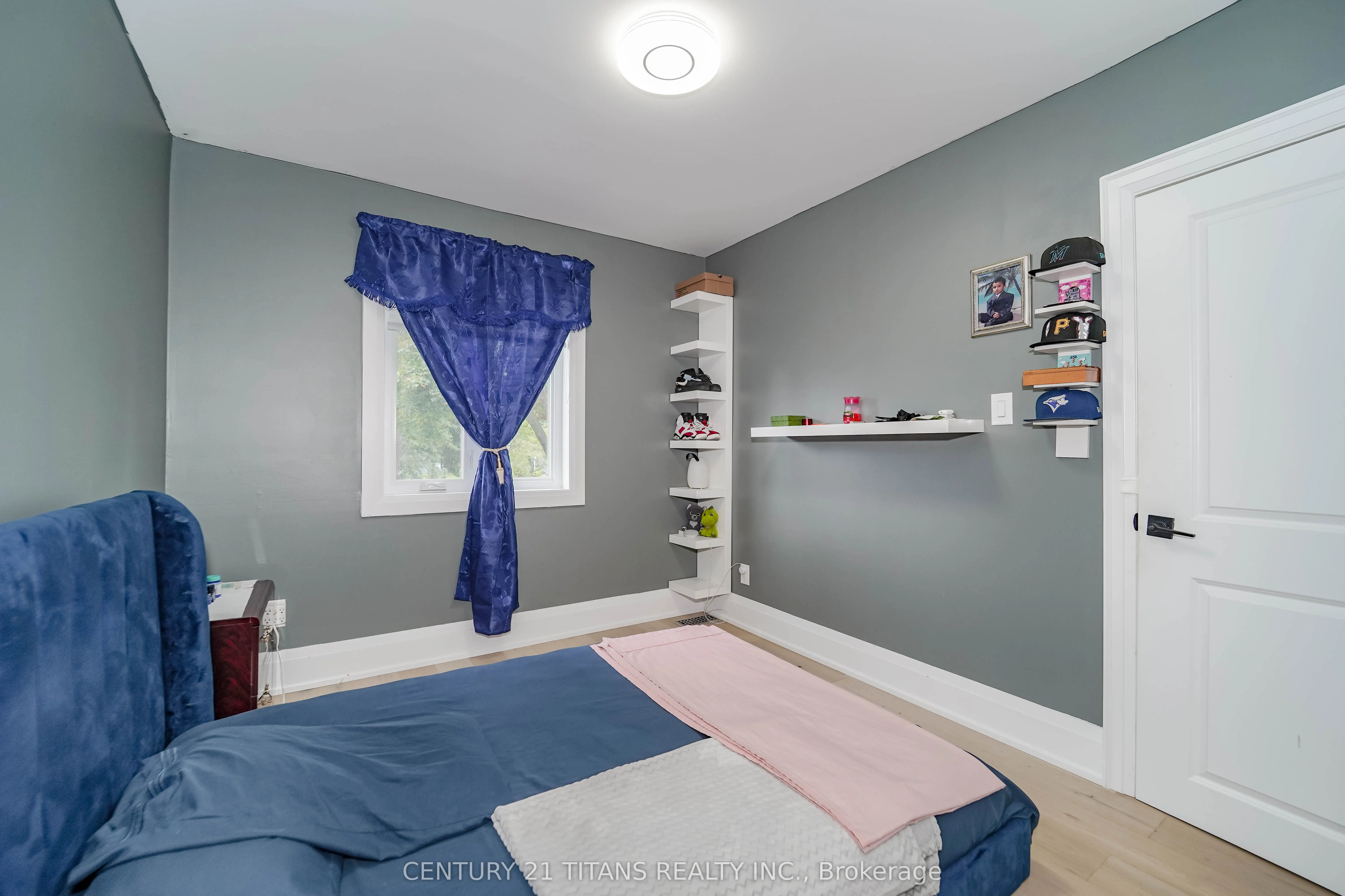42 Pixley Crescent