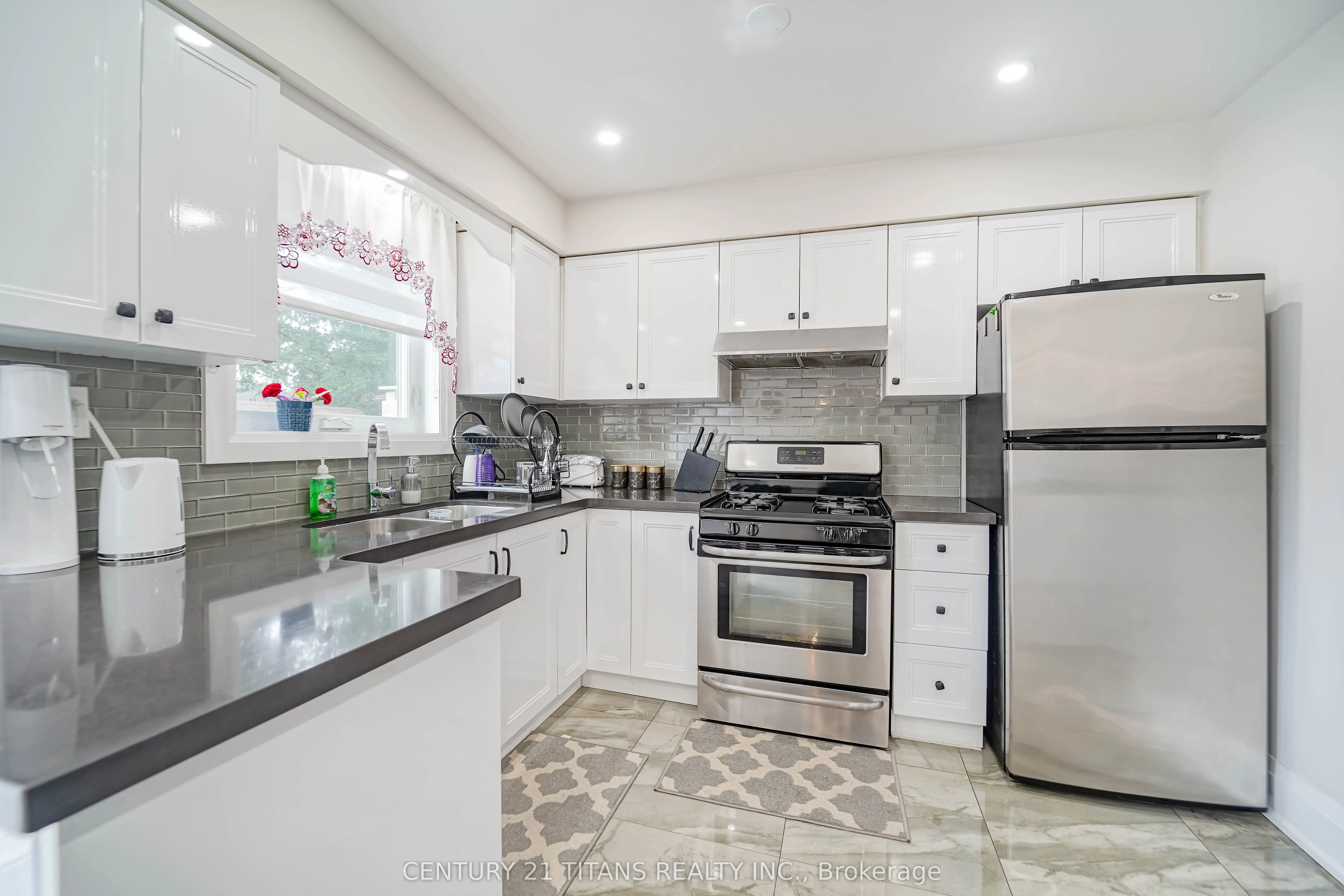 42 Pixley Crescent