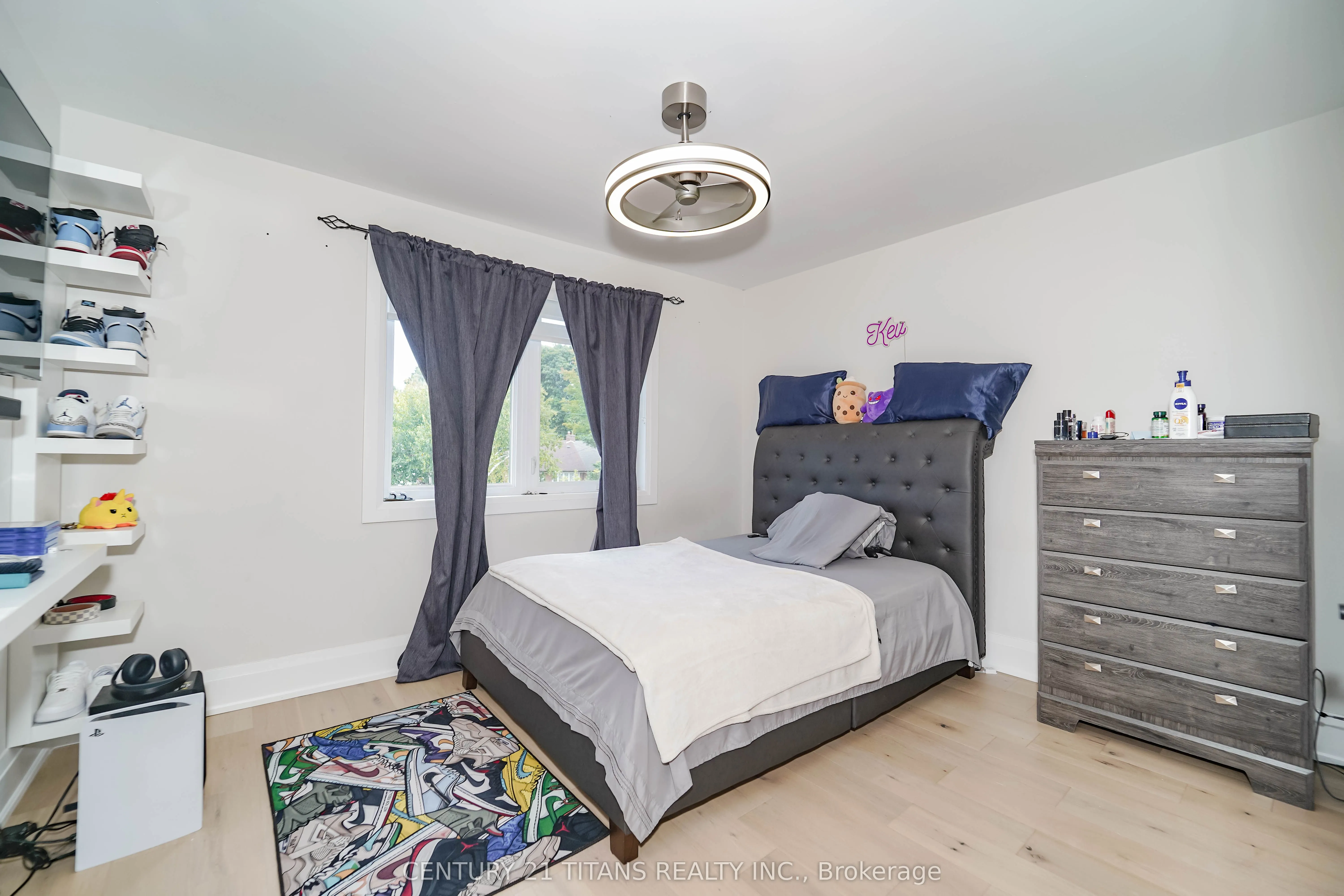 42 Pixley Crescent