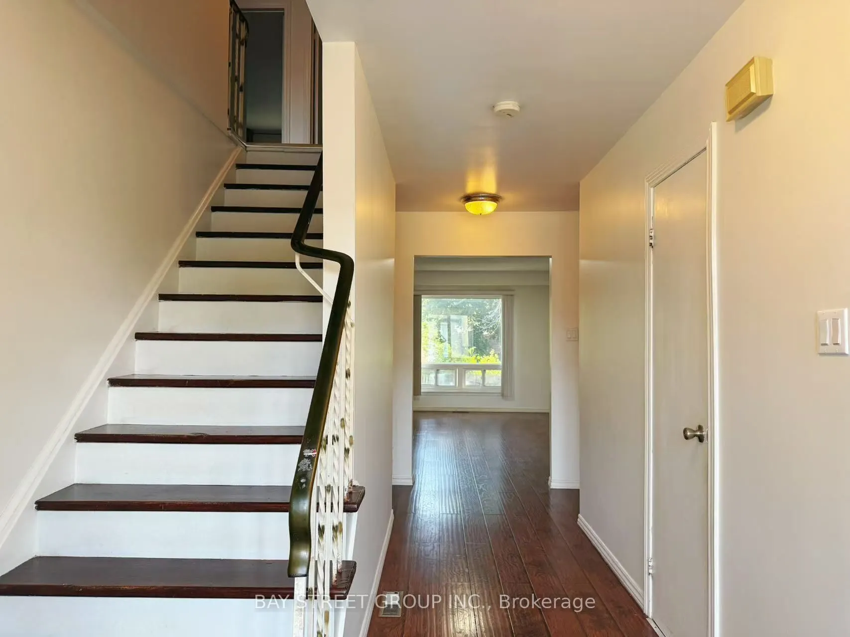 182 Carolbreen Square