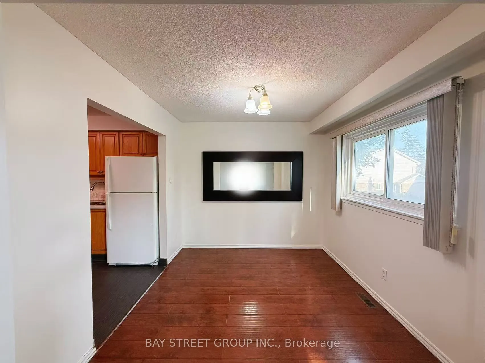 182 Carolbreen Square
