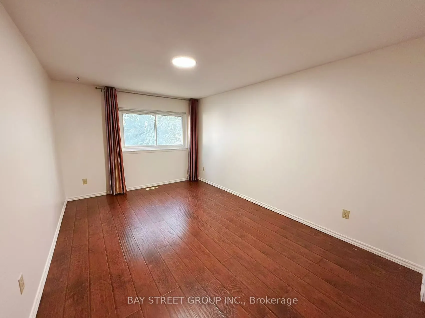 182 Carolbreen Square