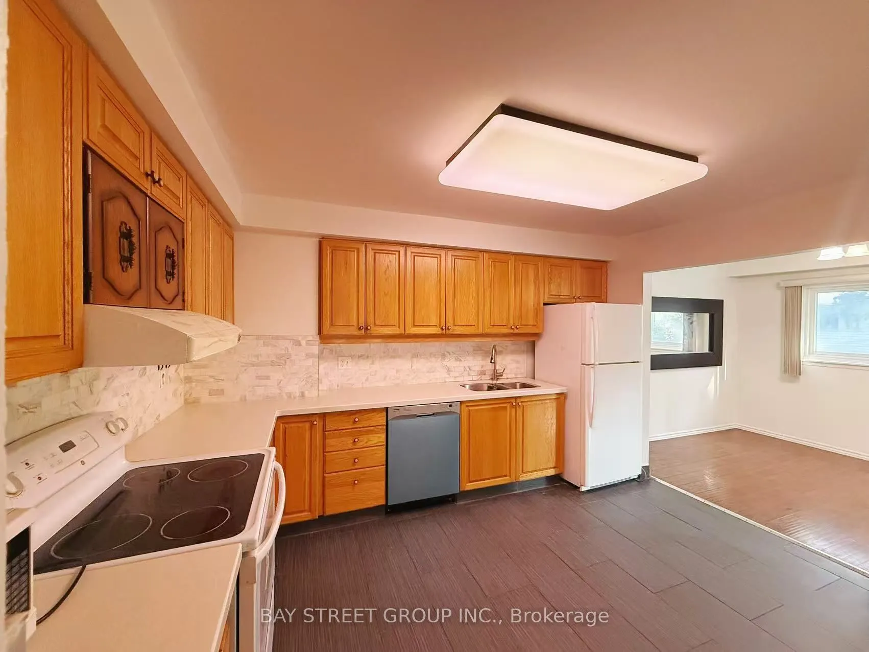182 Carolbreen Square