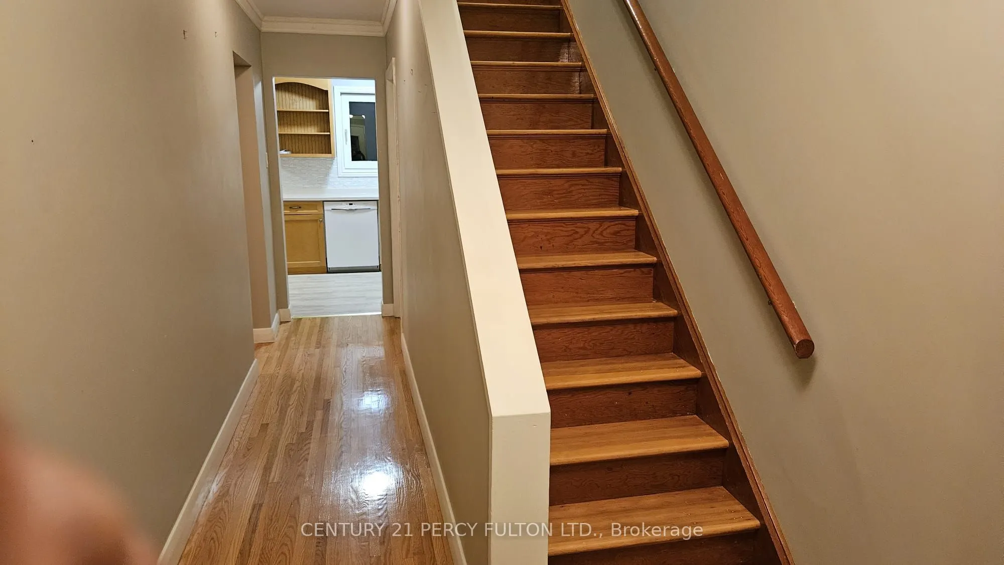 648 Minto Street W