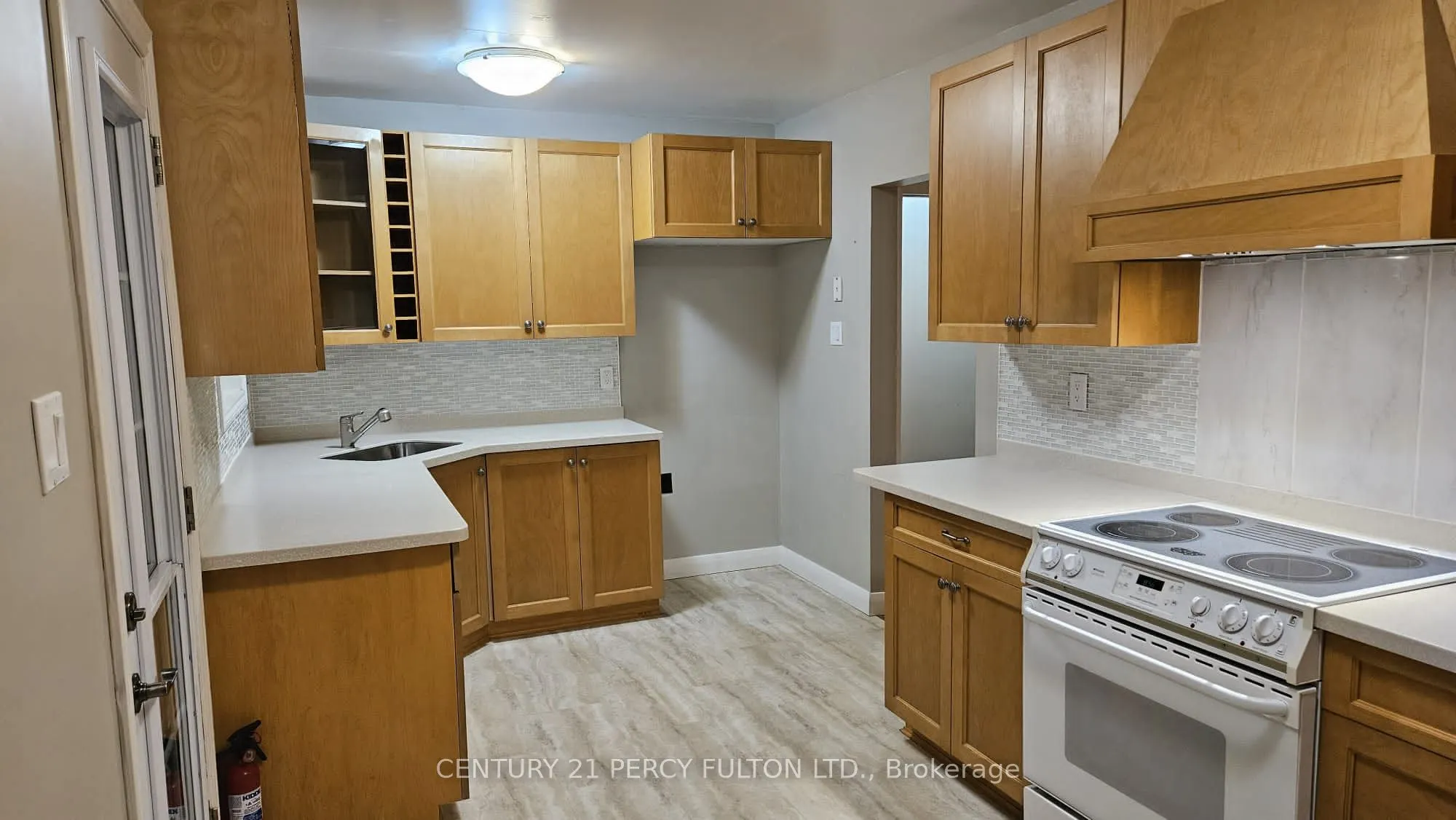 648 Minto Street W