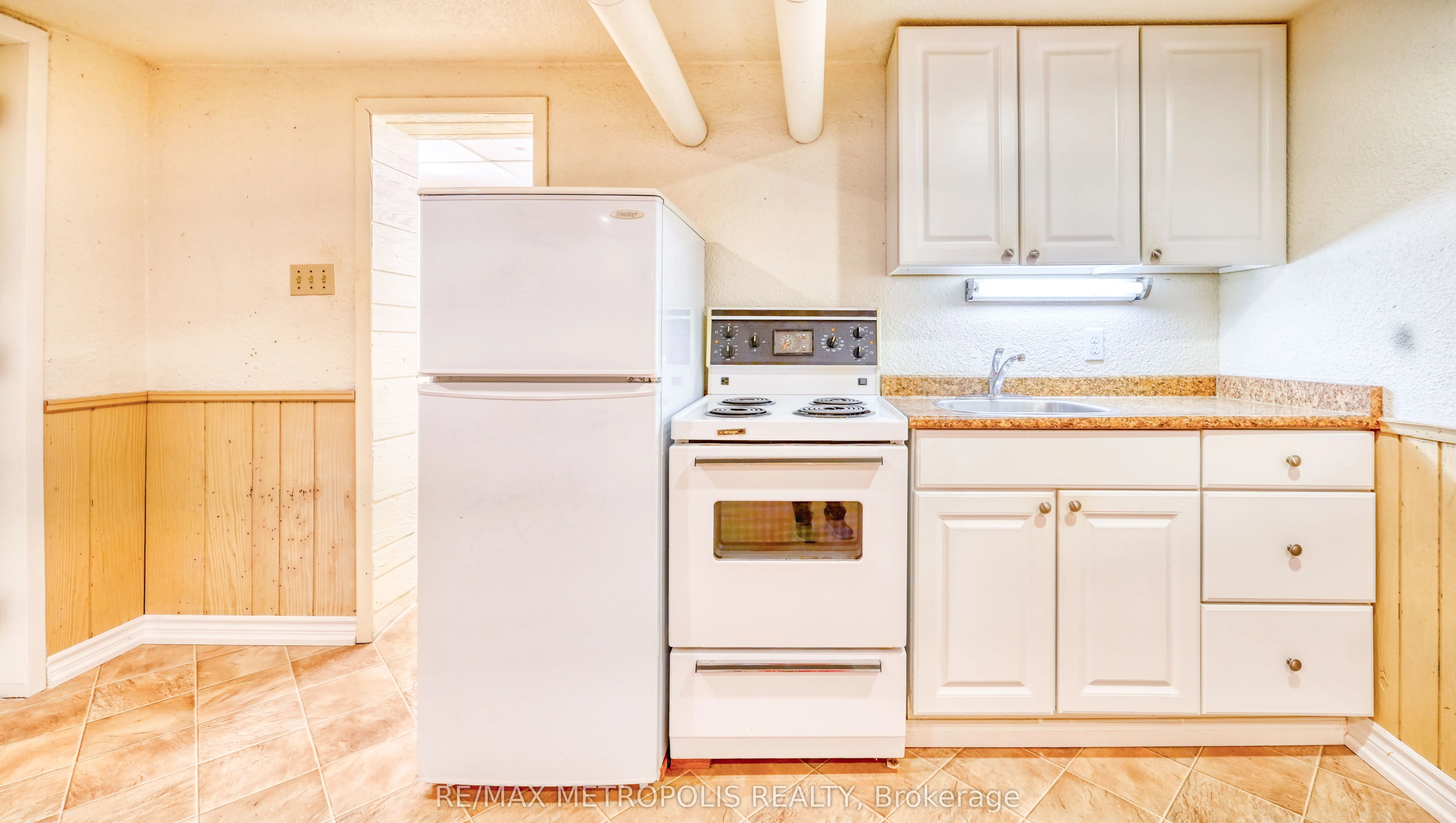 1110 Simcoe Street S, #Upper #3