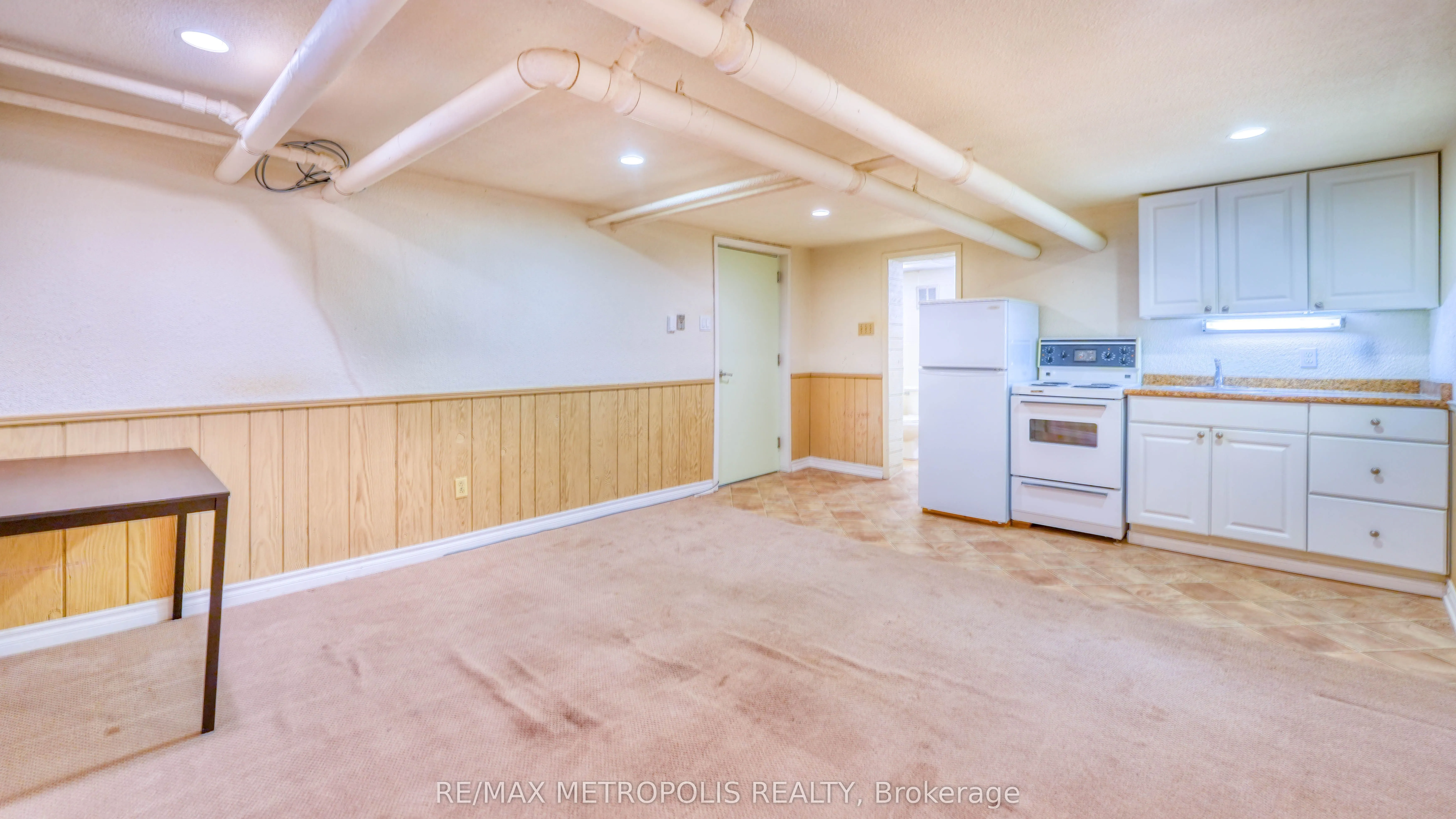 1110 Simcoe Street S, #Upper #3
