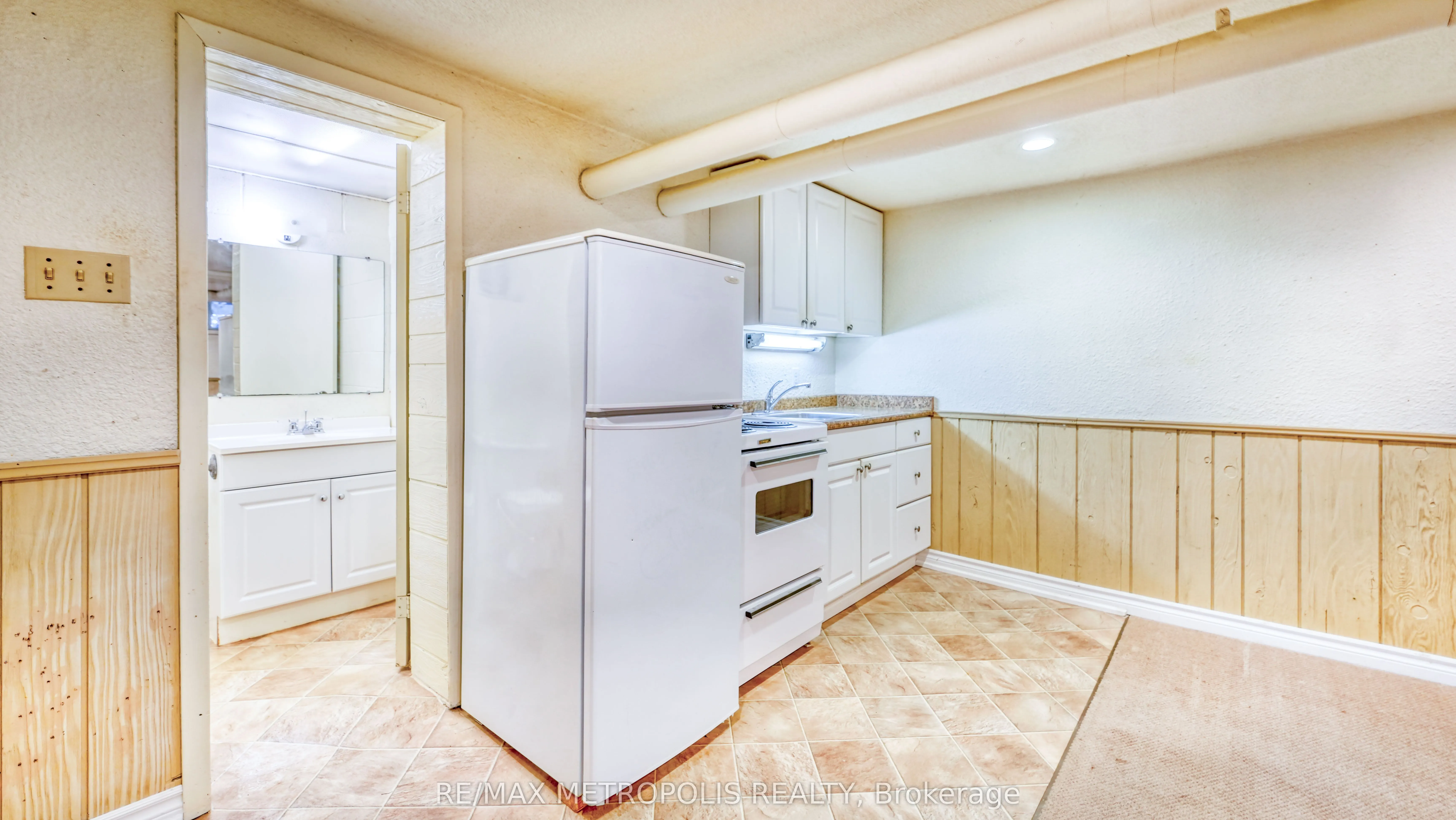 1110 Simcoe Street S, #Upper #3