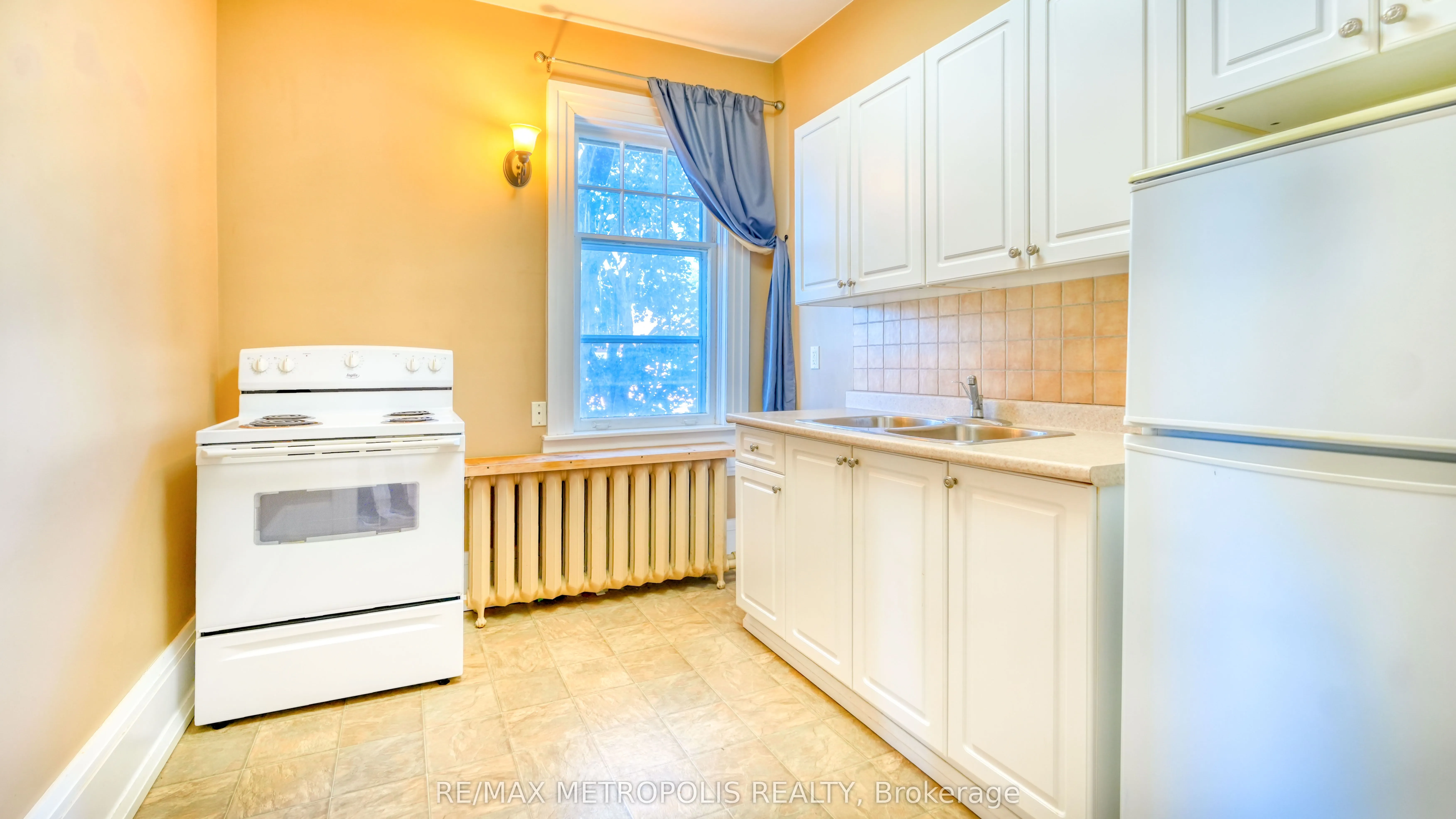 1110 Simcoe Street S, #Upper #3
