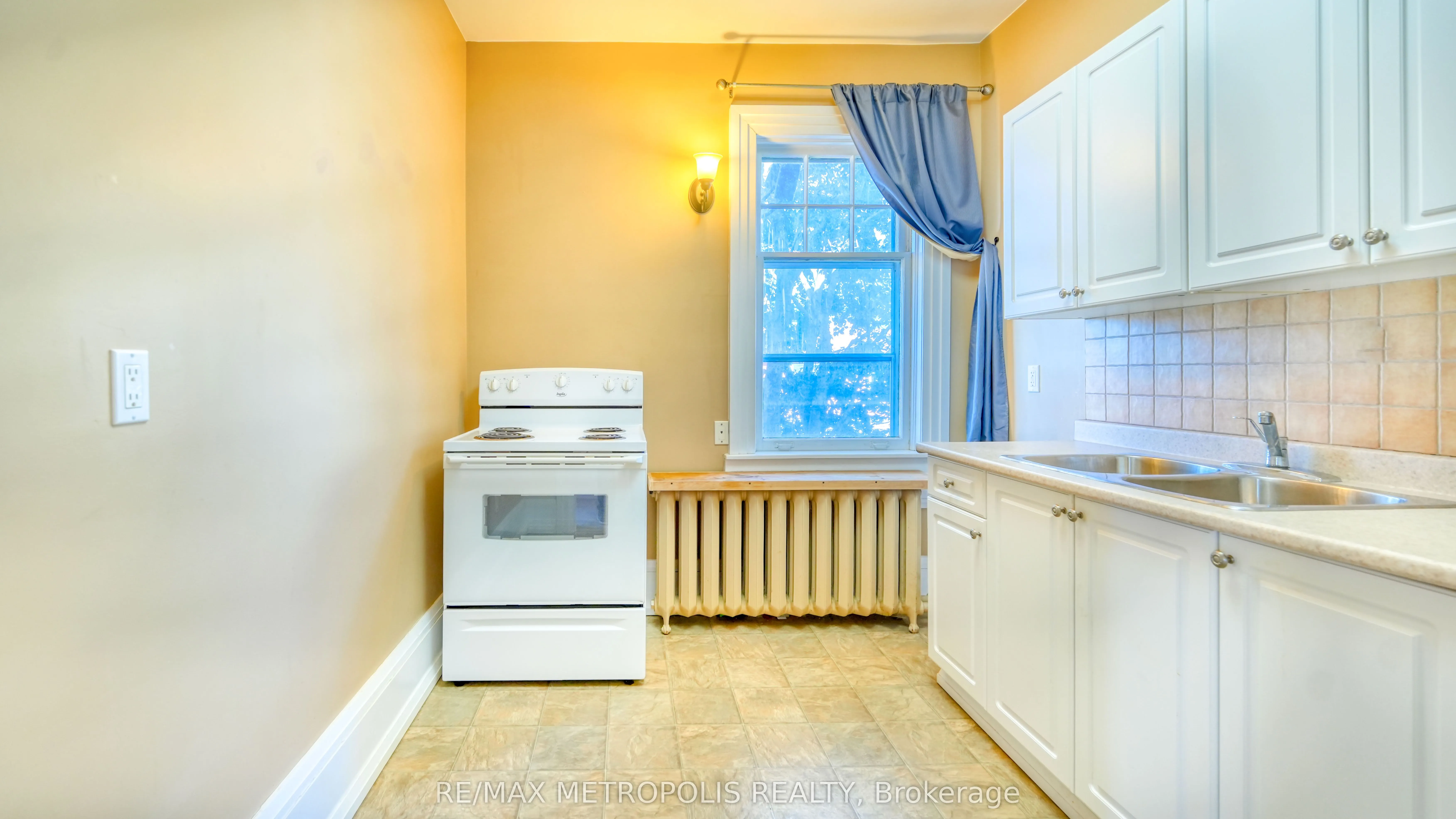 1110 Simcoe Street S, #Upper #3