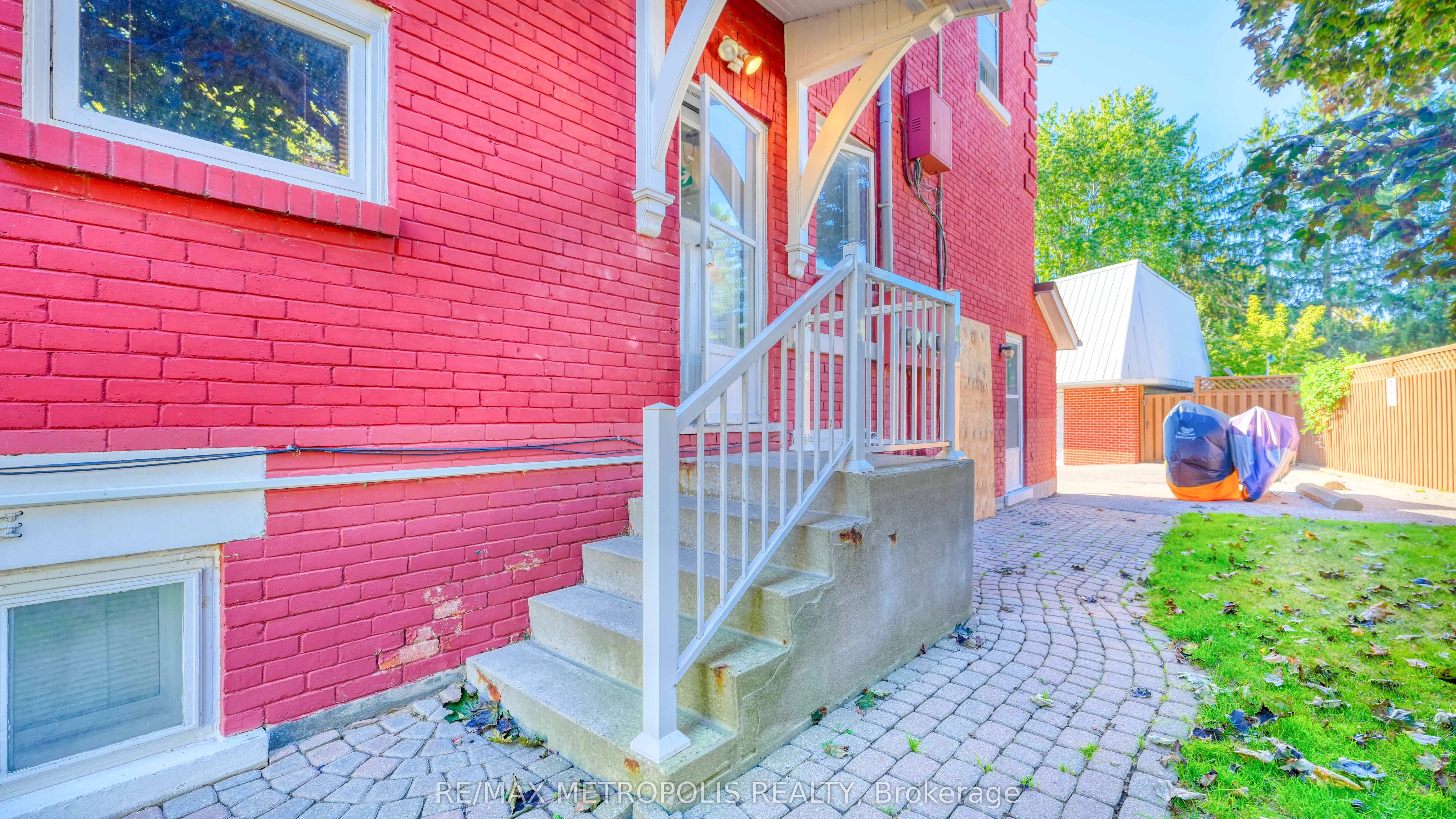 1110 Simcoe Street S, #Basement #6