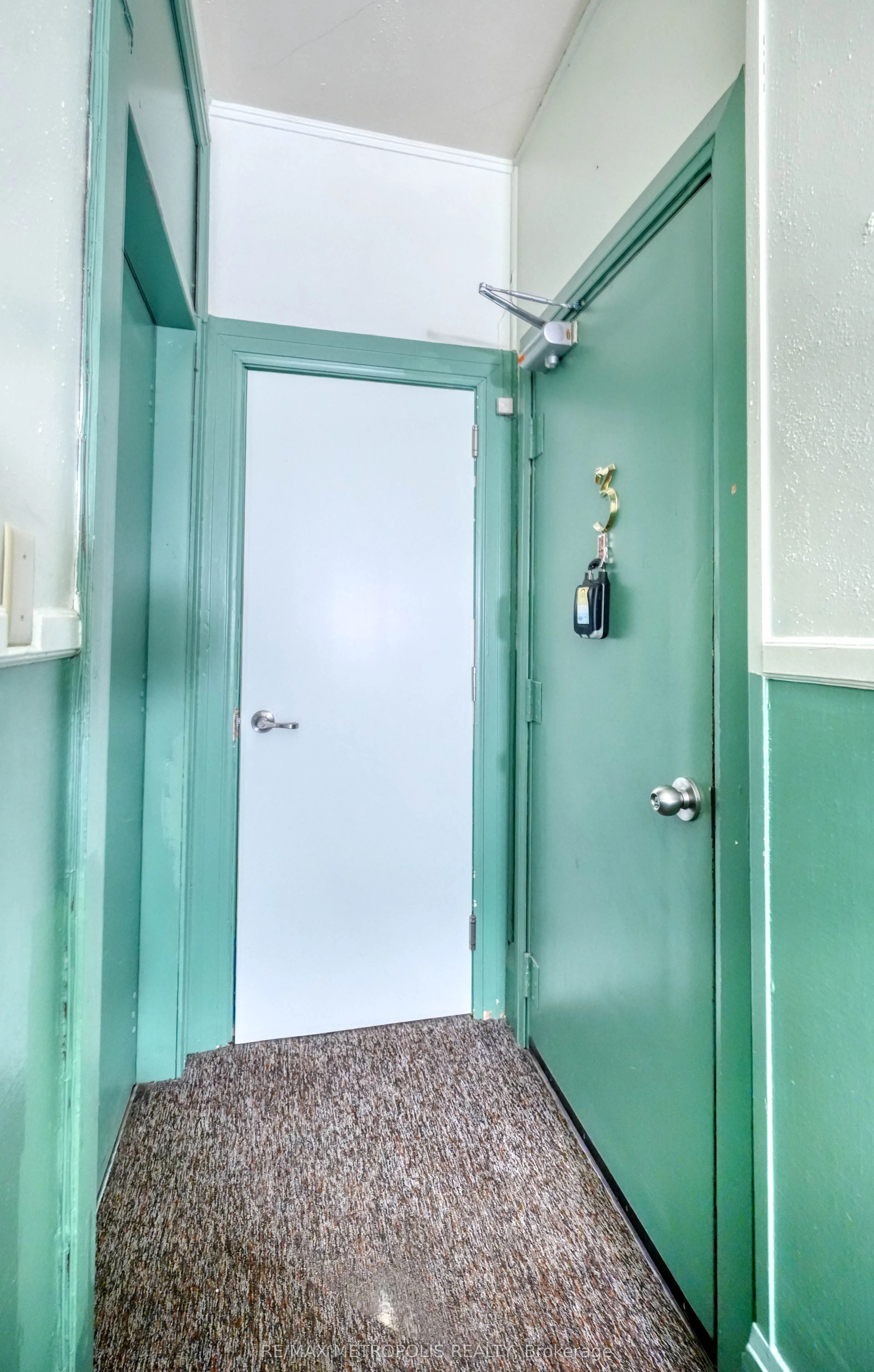1110 Simcoe Street S, #Basement #6