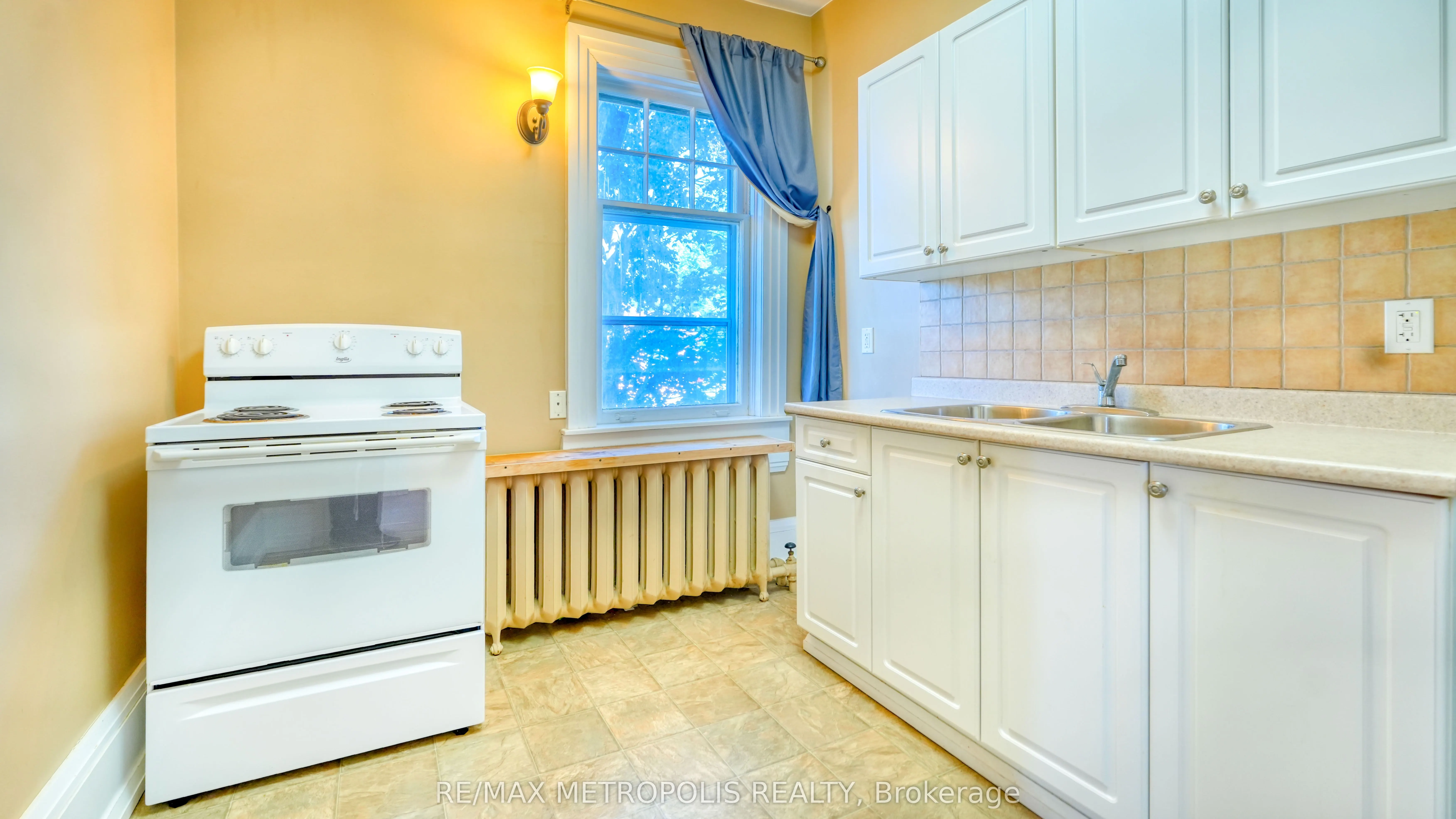 1110 Simcoe Street S, #Basement #6