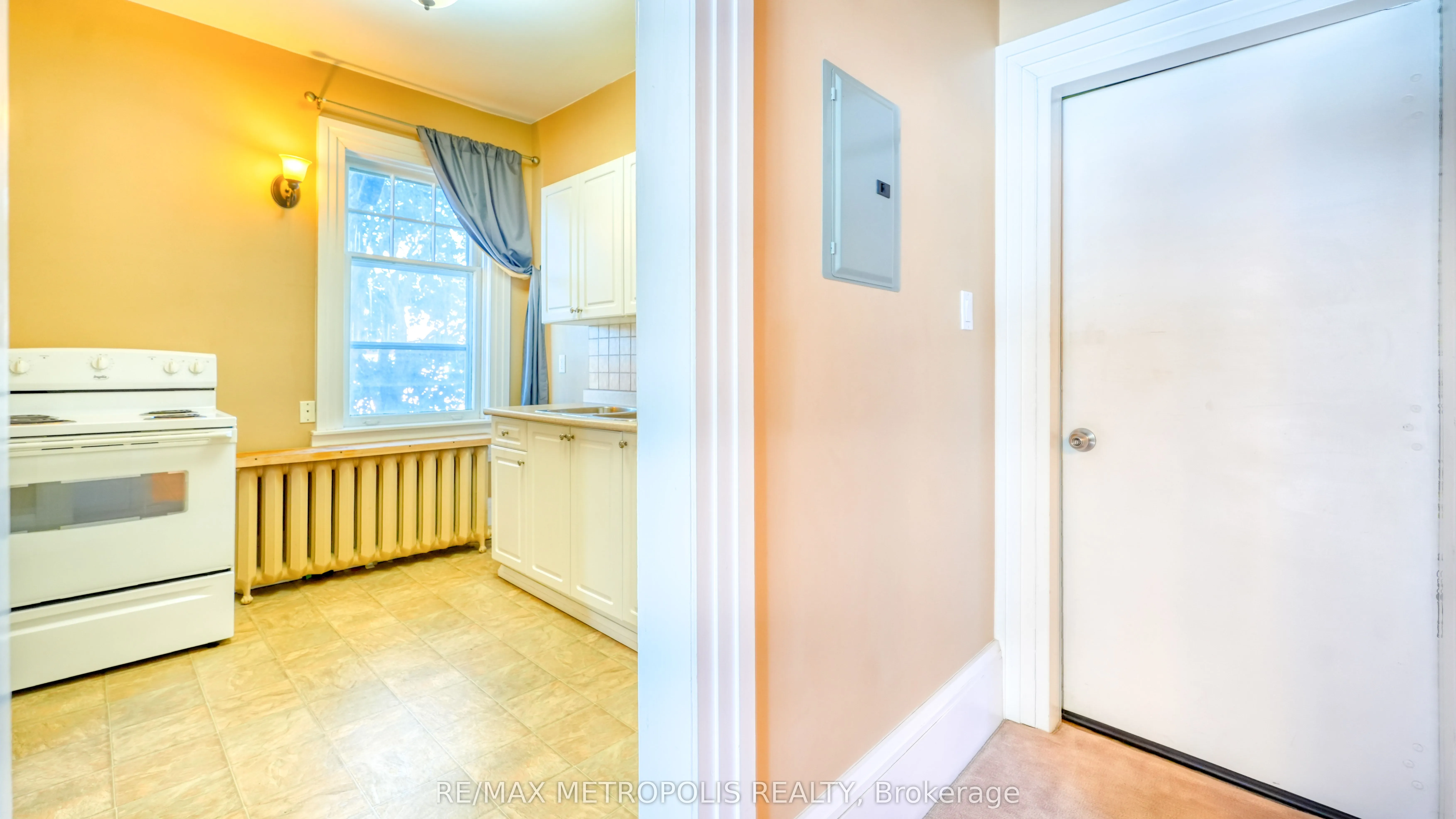 1110 Simcoe Street S, #Basement #6