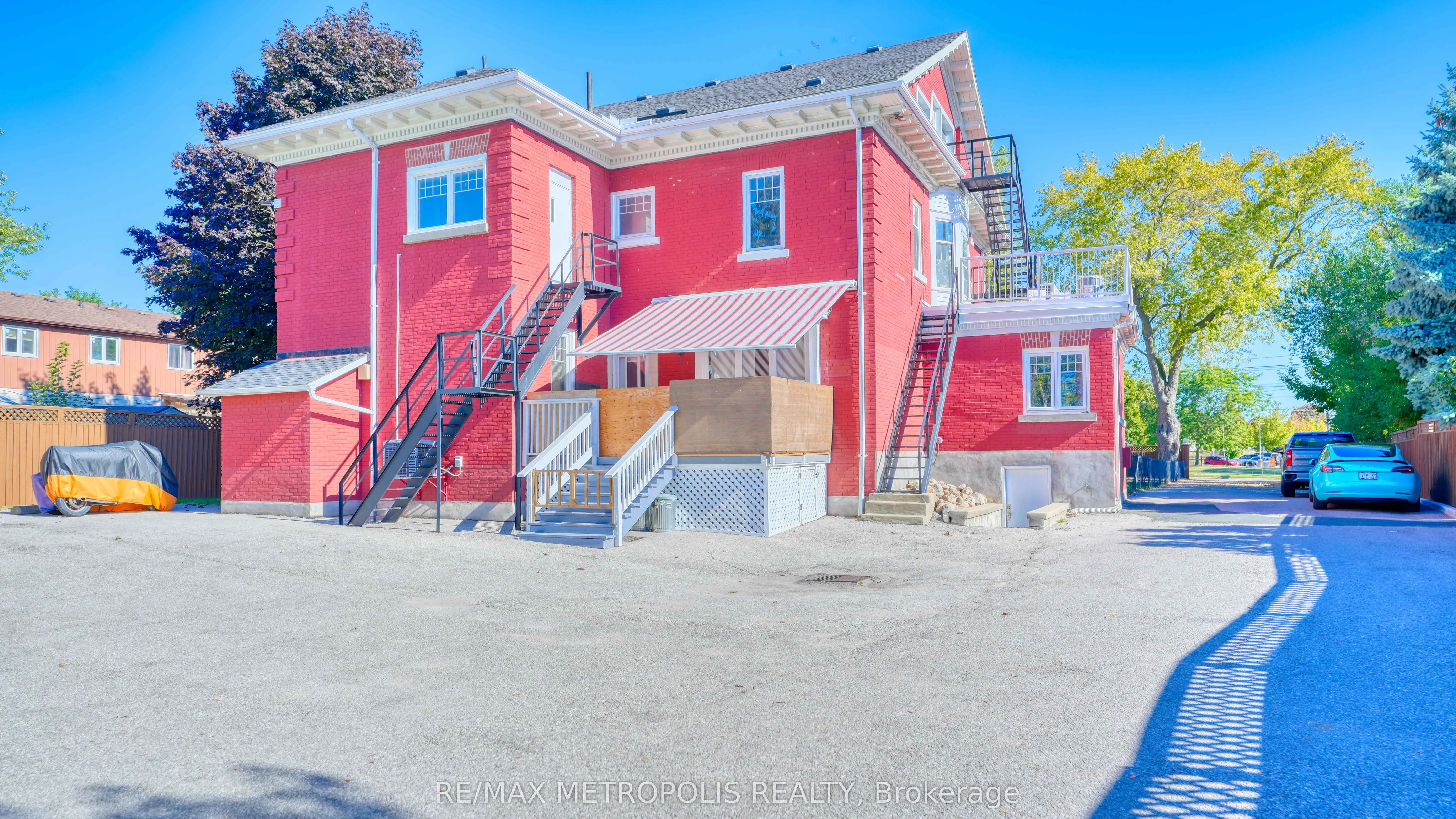 1110 Simcoe Street S, #Basement #6