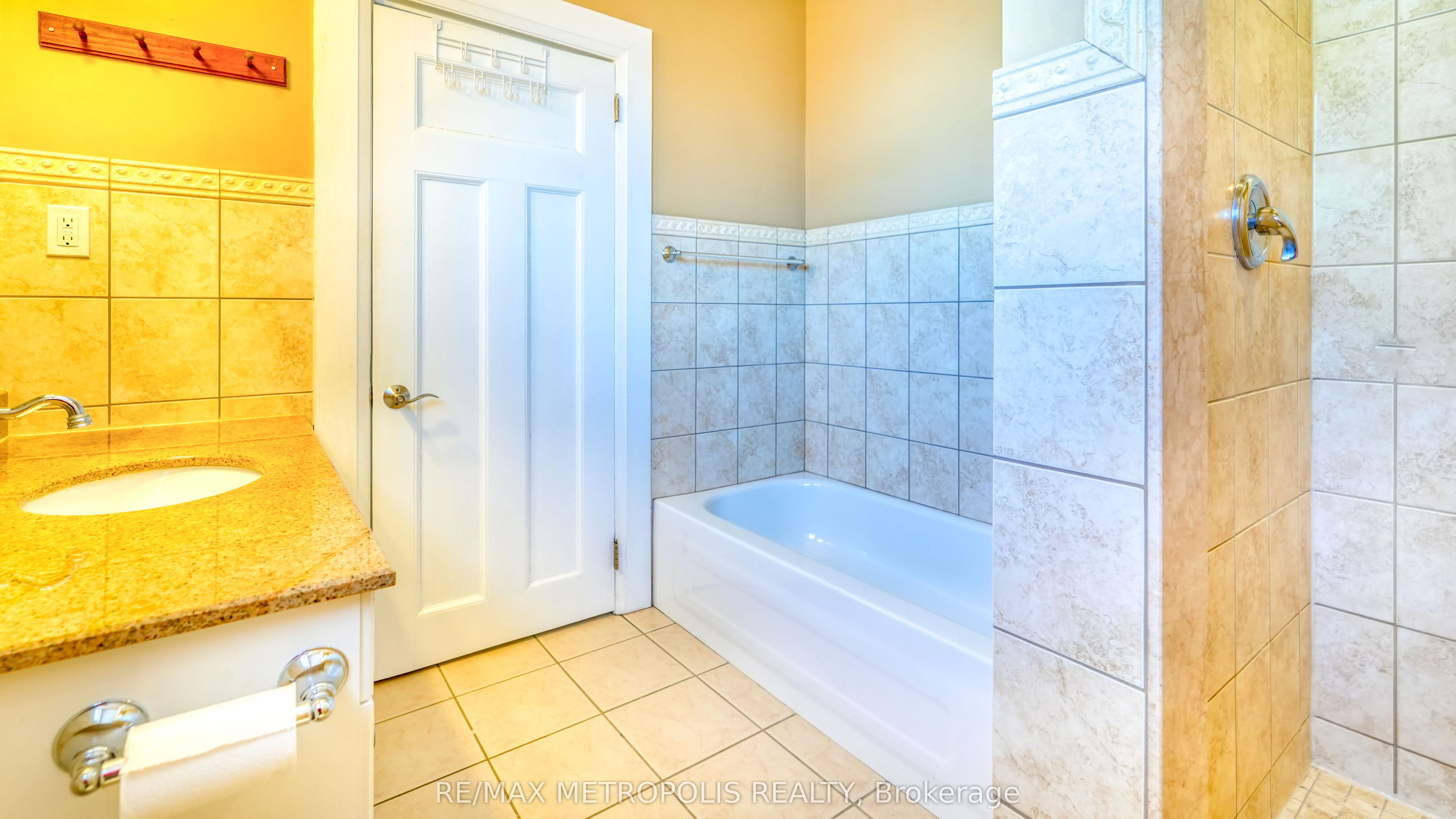 1110 Simcoe Street S, #Basement #6