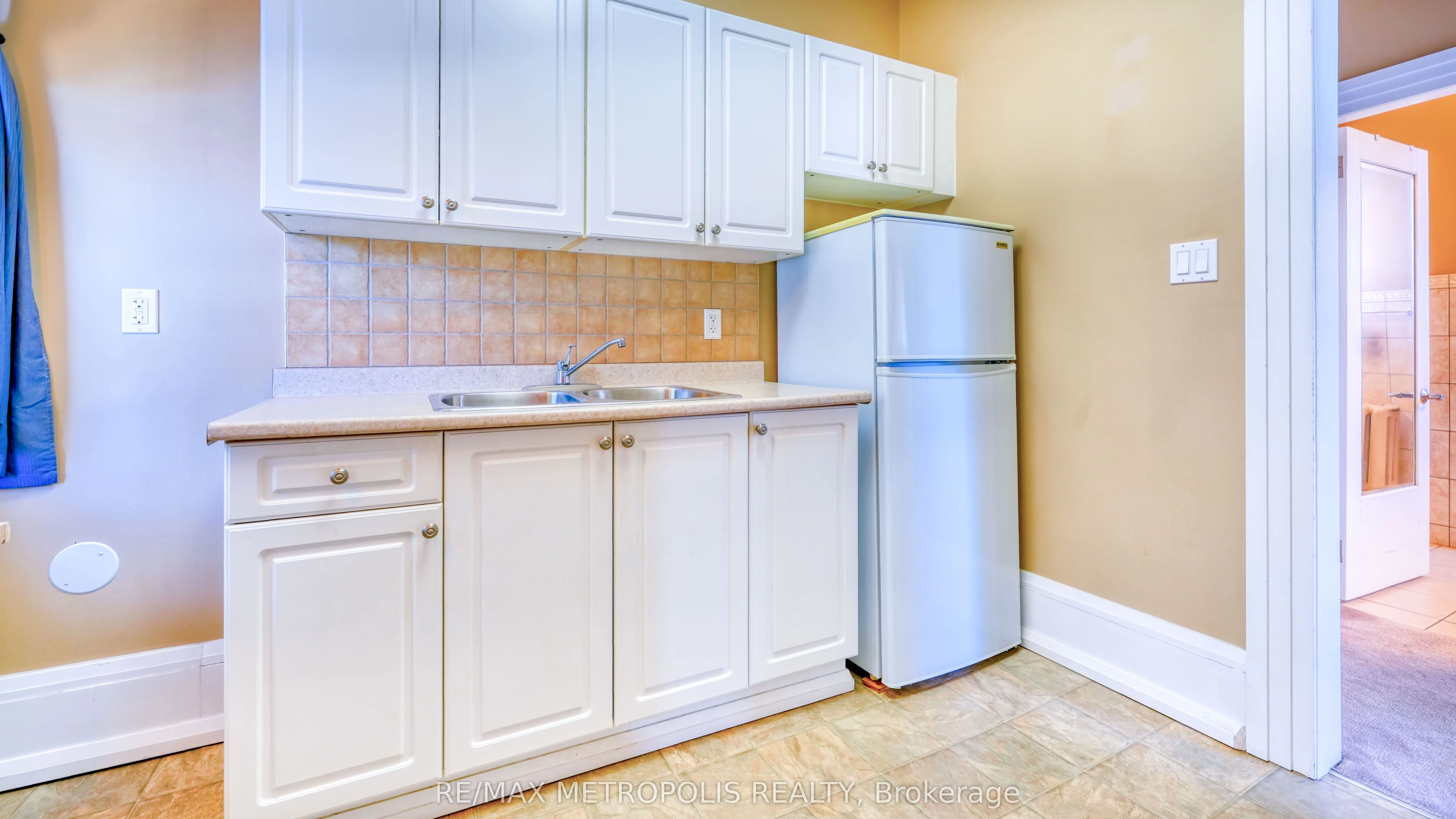 1110 Simcoe Street S, #Basement #6
