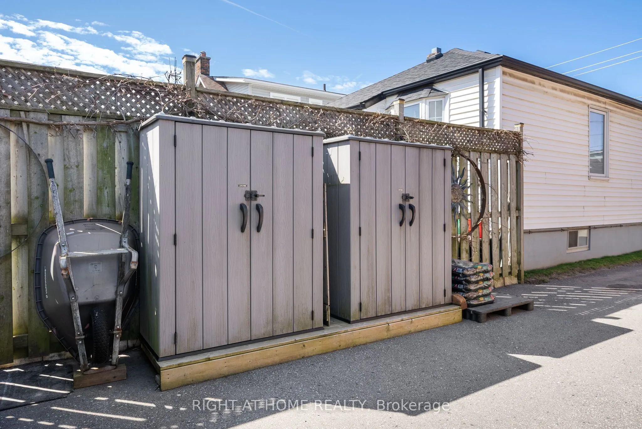 739 Albert Street