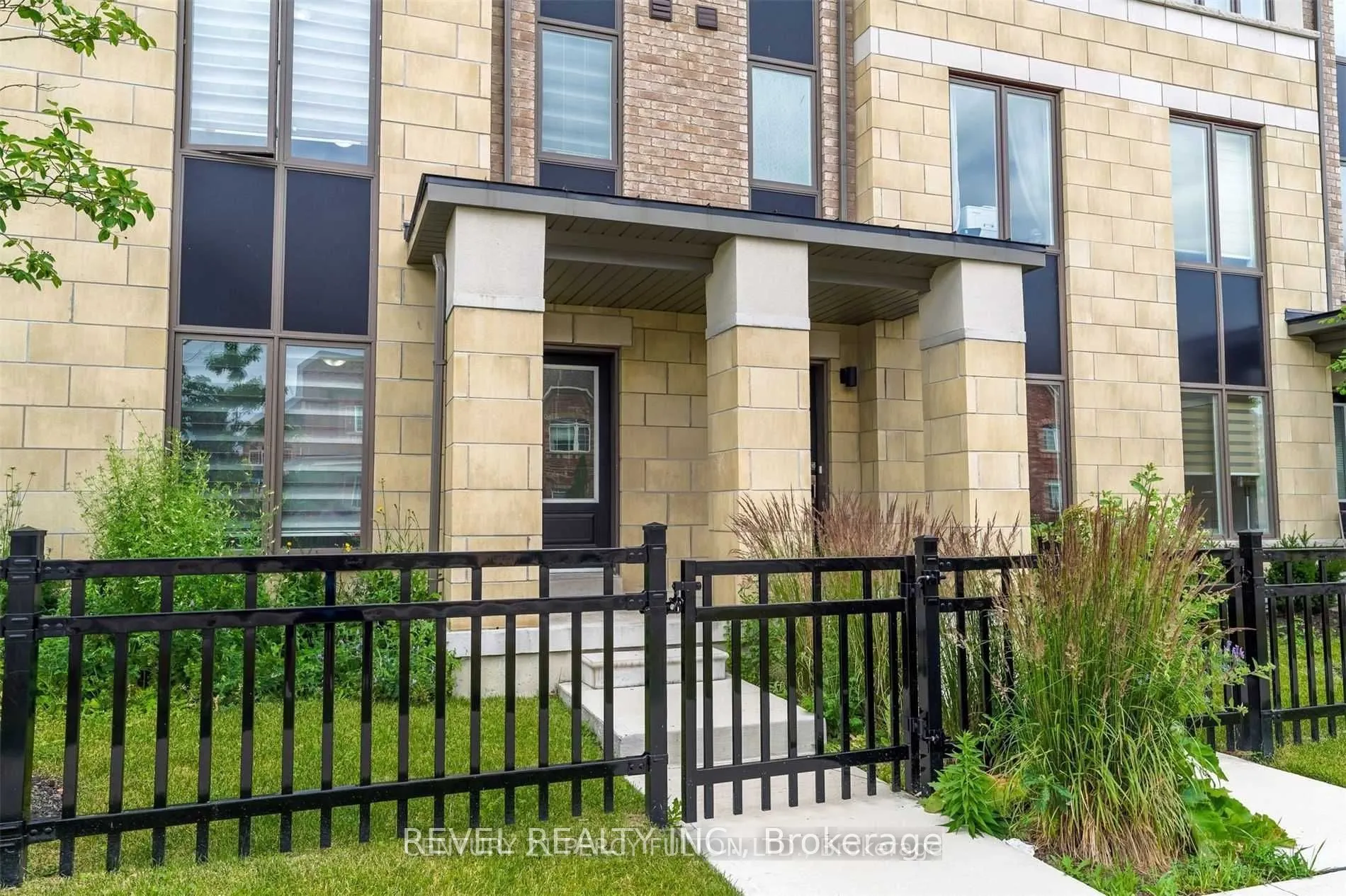 21 Donald Fleming Way