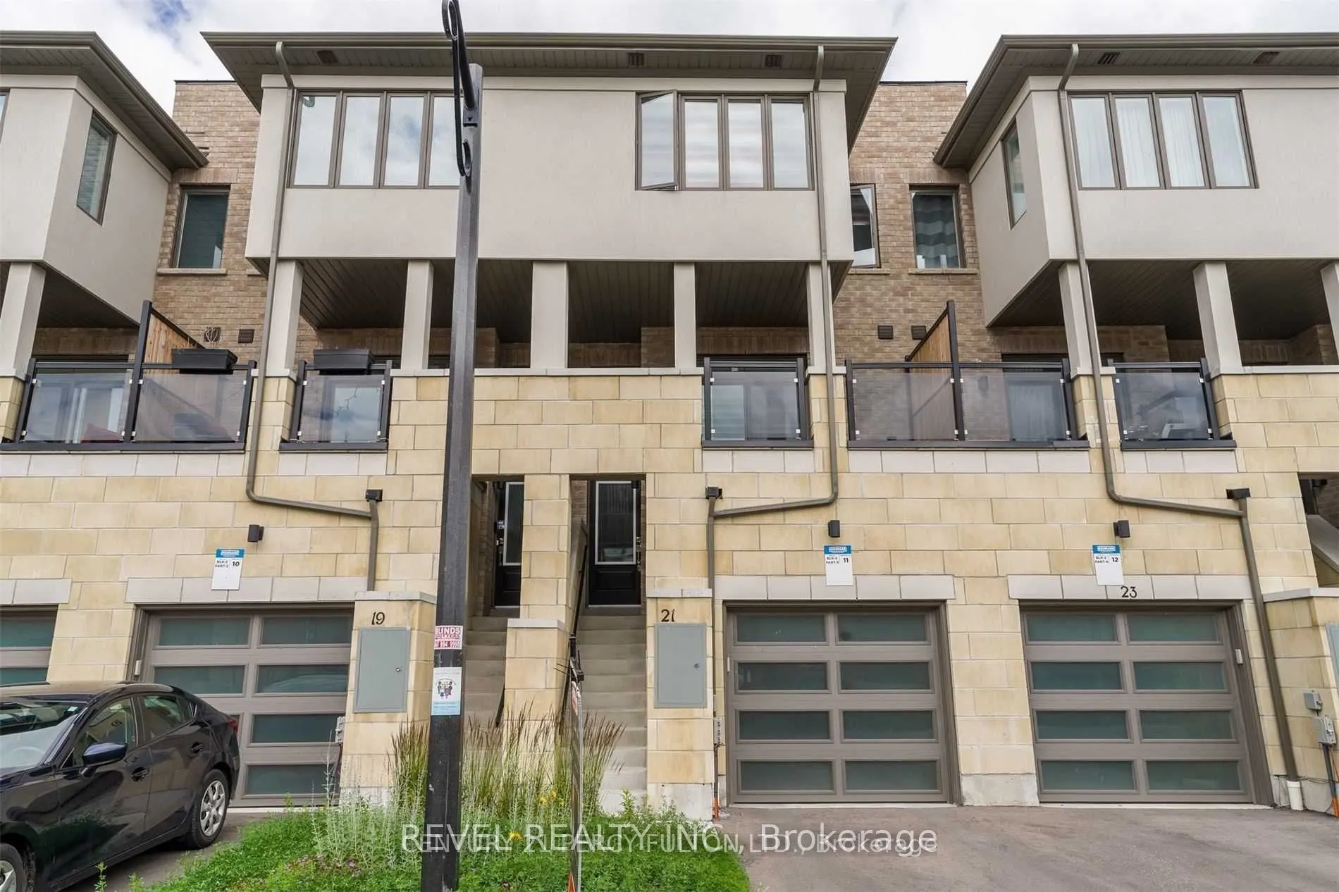 21 Donald Fleming Way