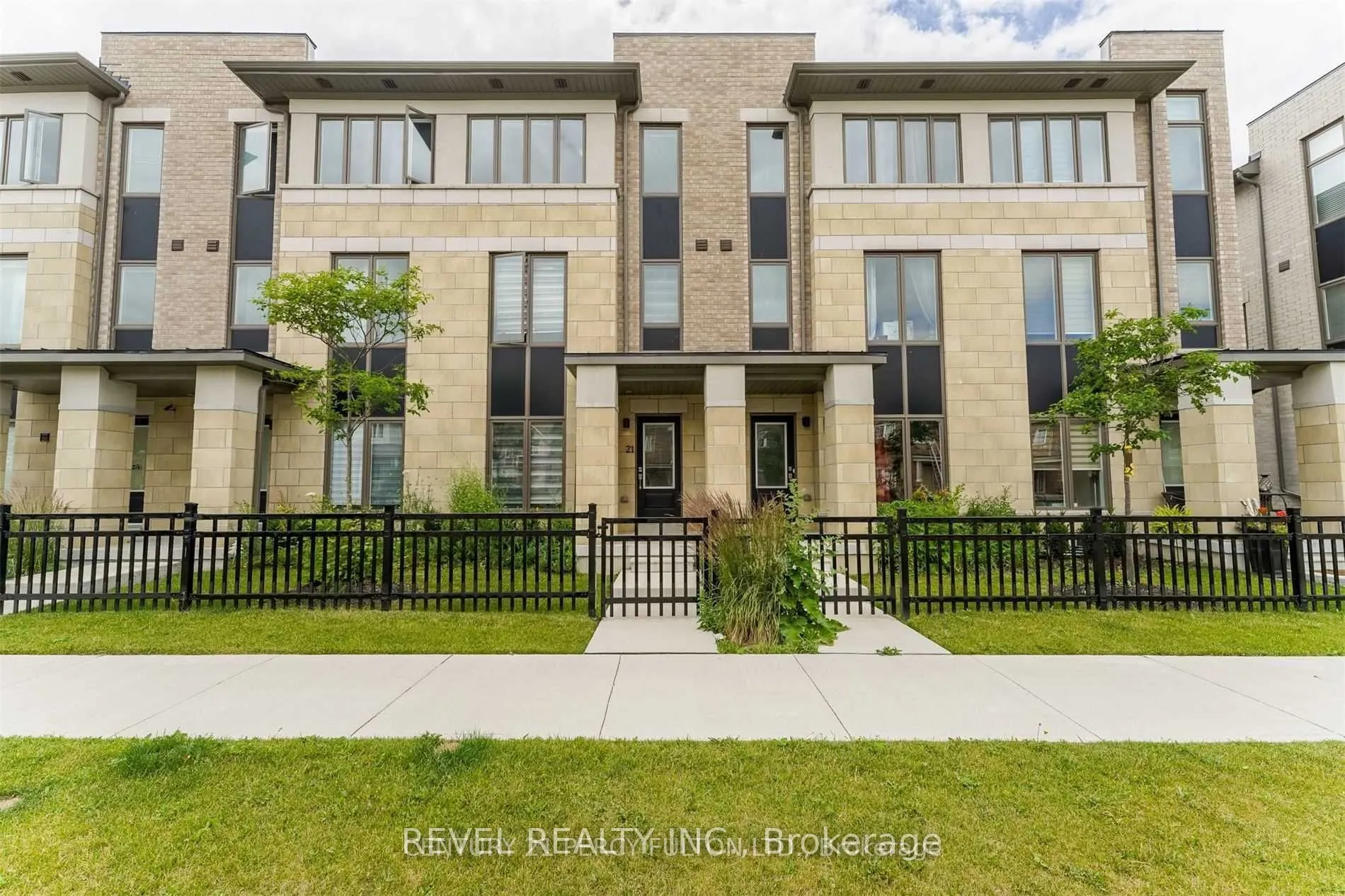 21 Donald Fleming Way