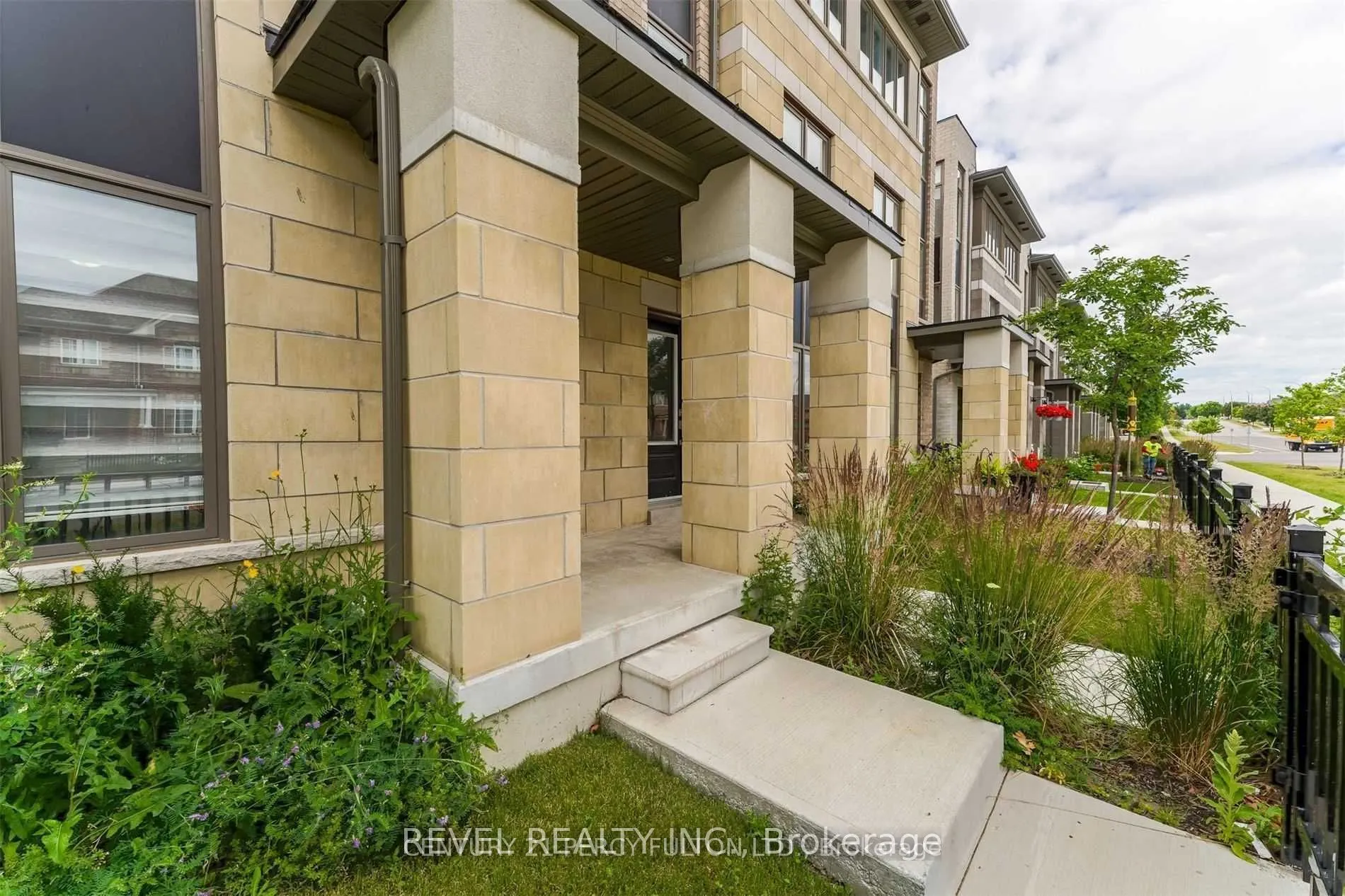 21 Donald Fleming Way