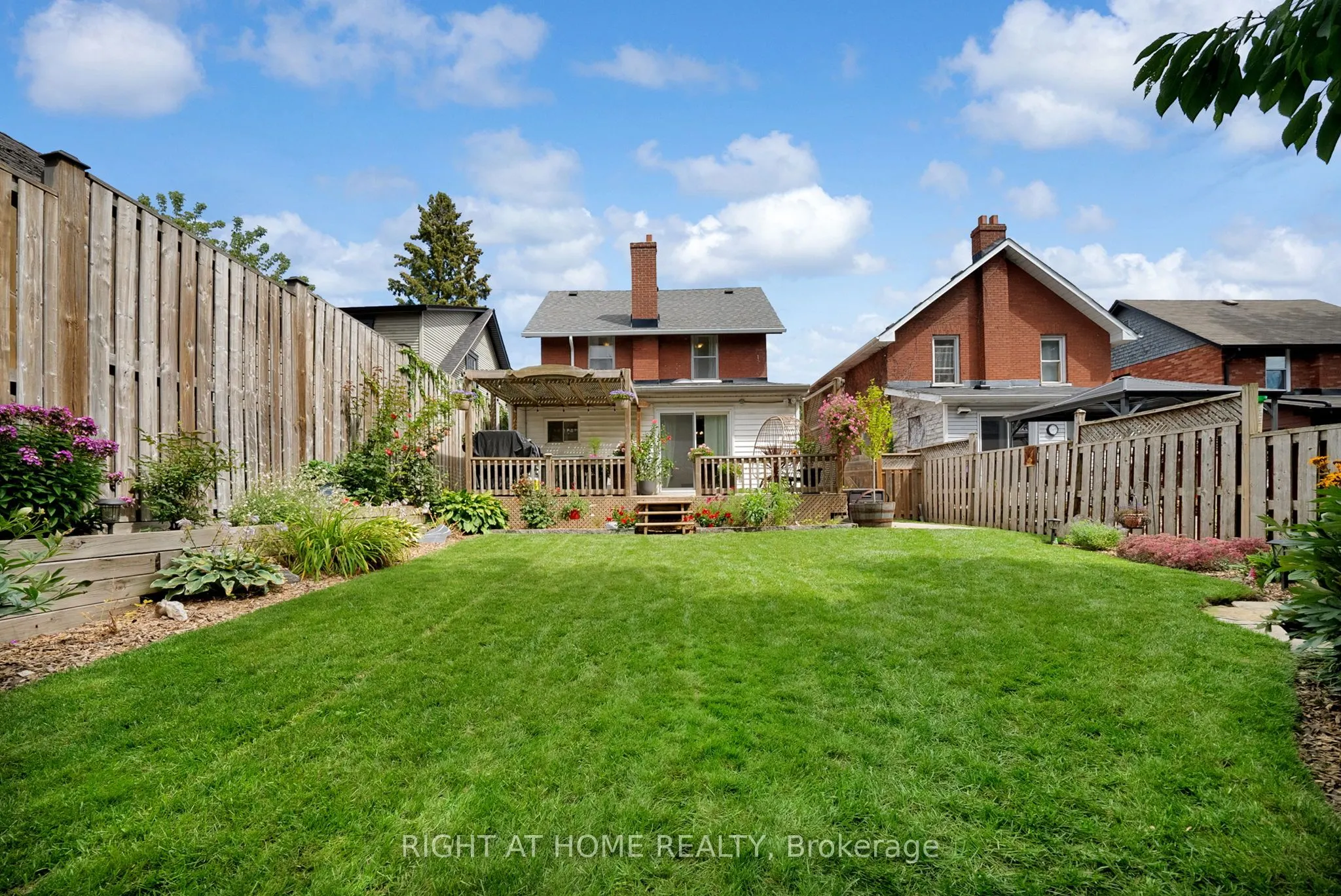 84 Oshawa Boulevard N