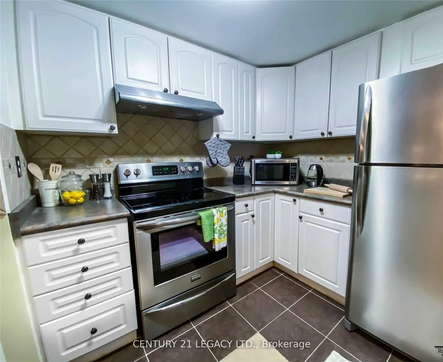18 Lee Centre Drive, #802