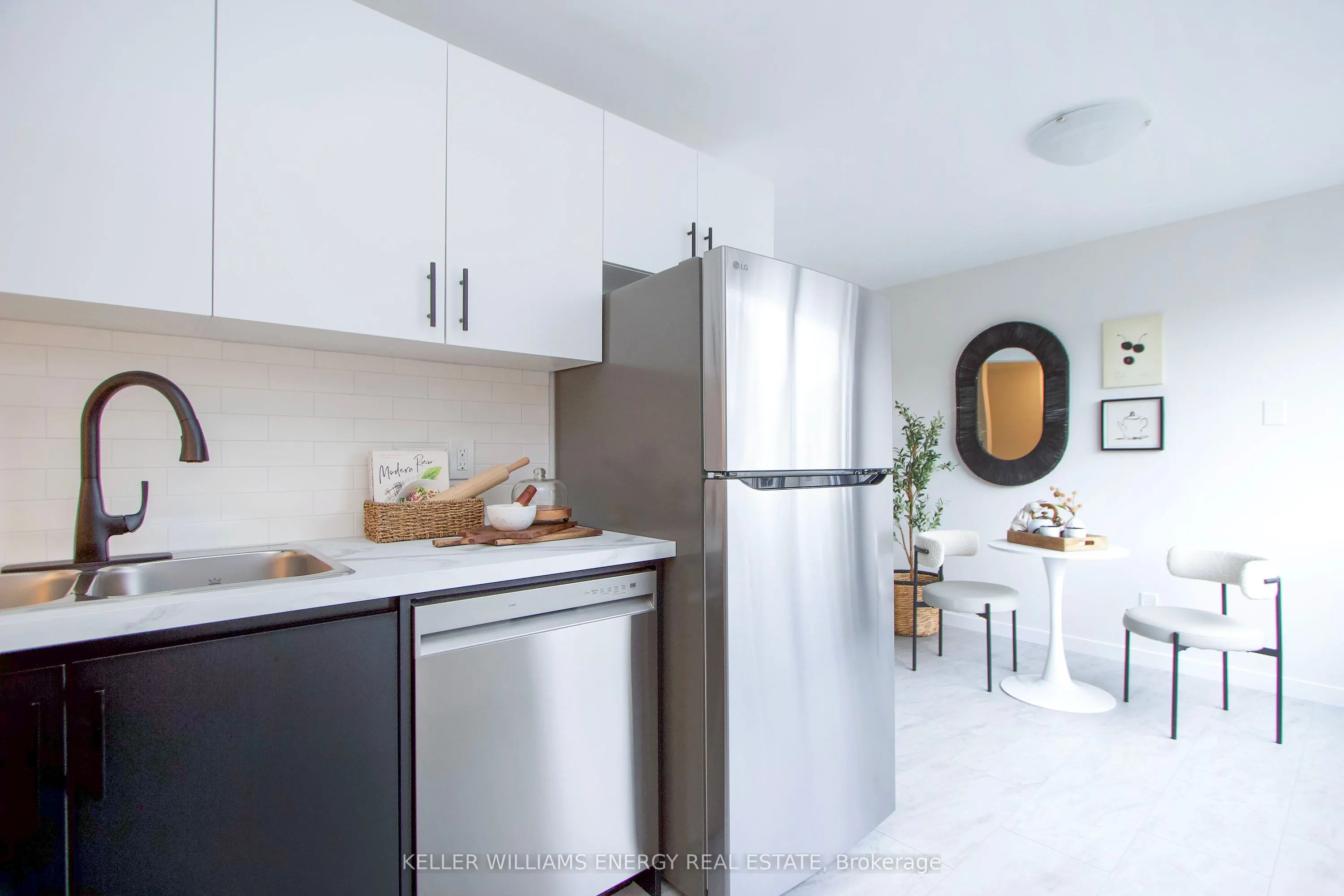 1133 Ritson Road N, #60