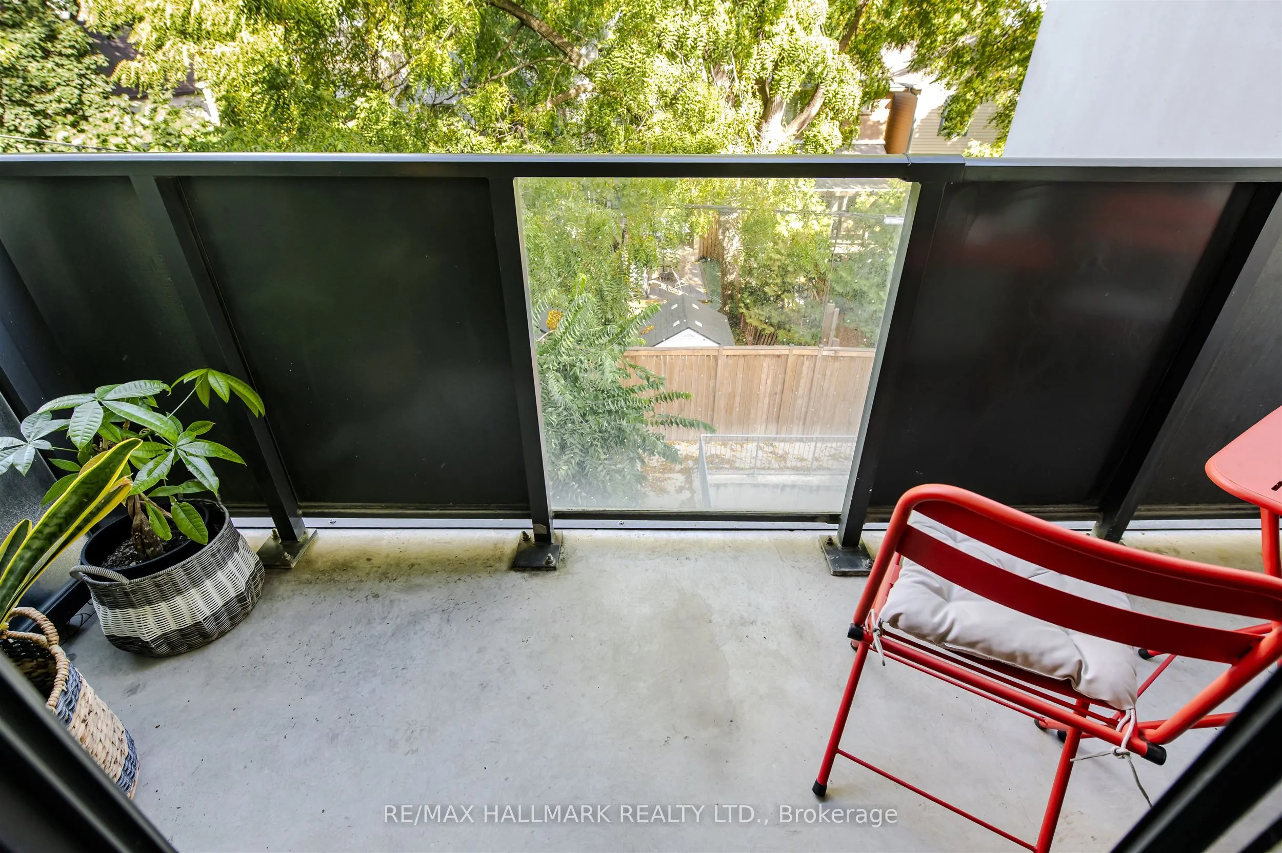 1630 queen Street E, #321