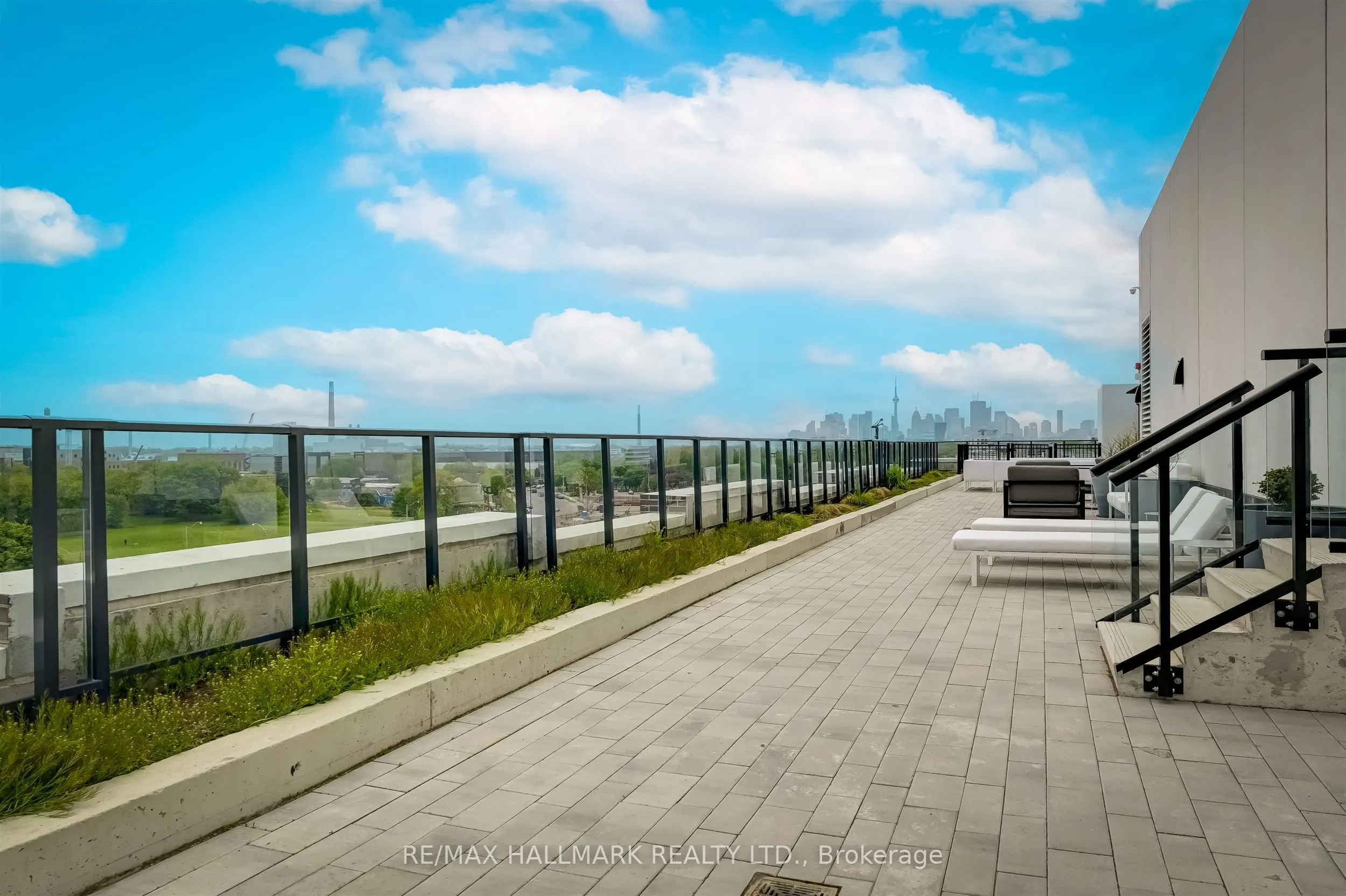 1630 queen Street E, #321