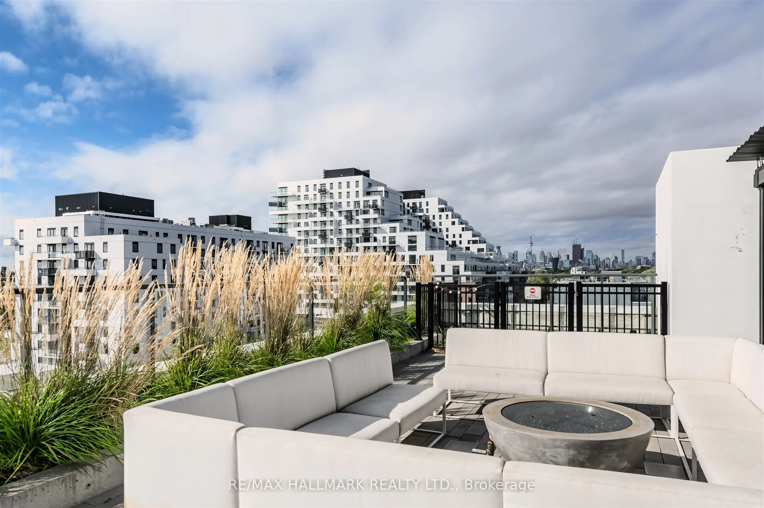 1630 queen Street E, #321