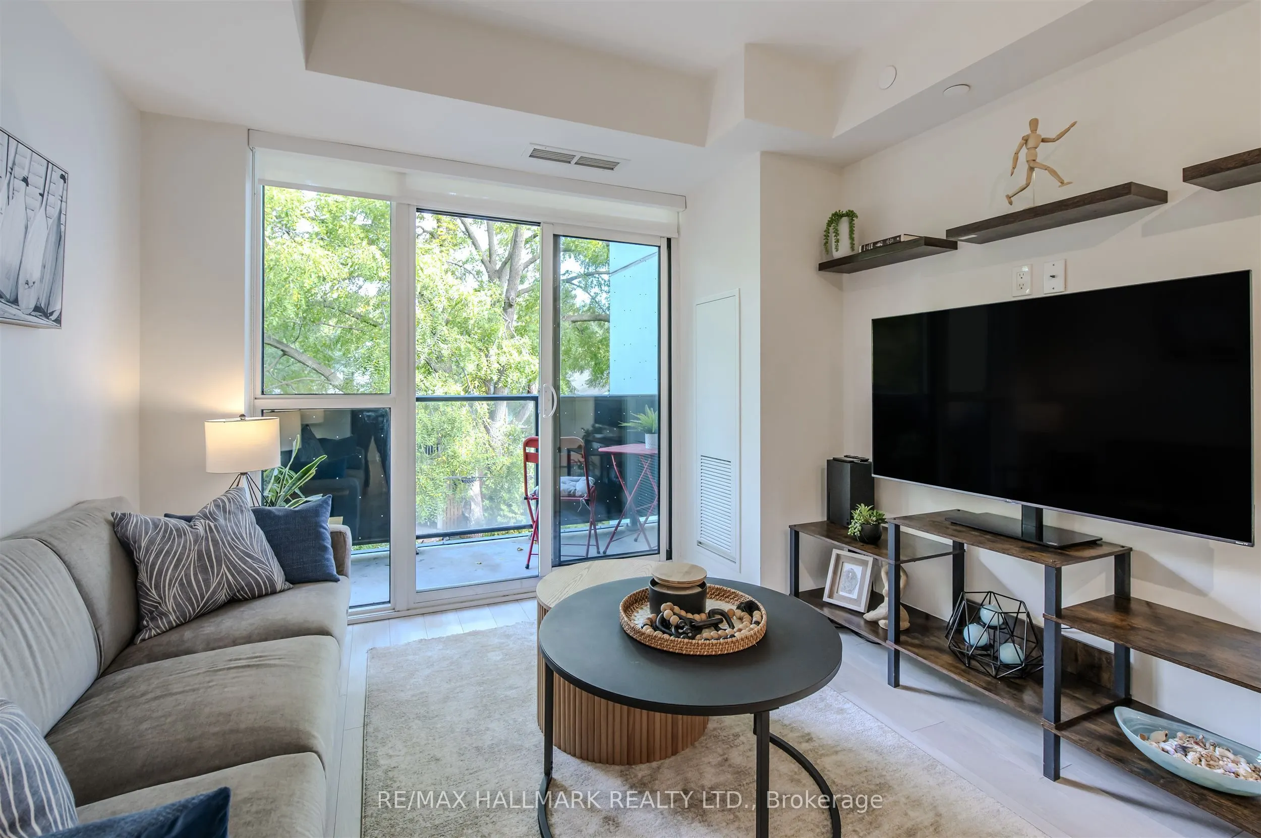 1630 queen Street E, #321