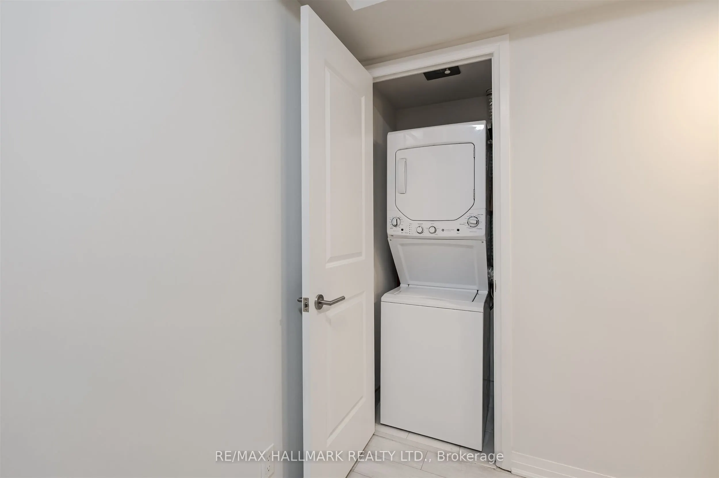 1630 queen Street E, #321