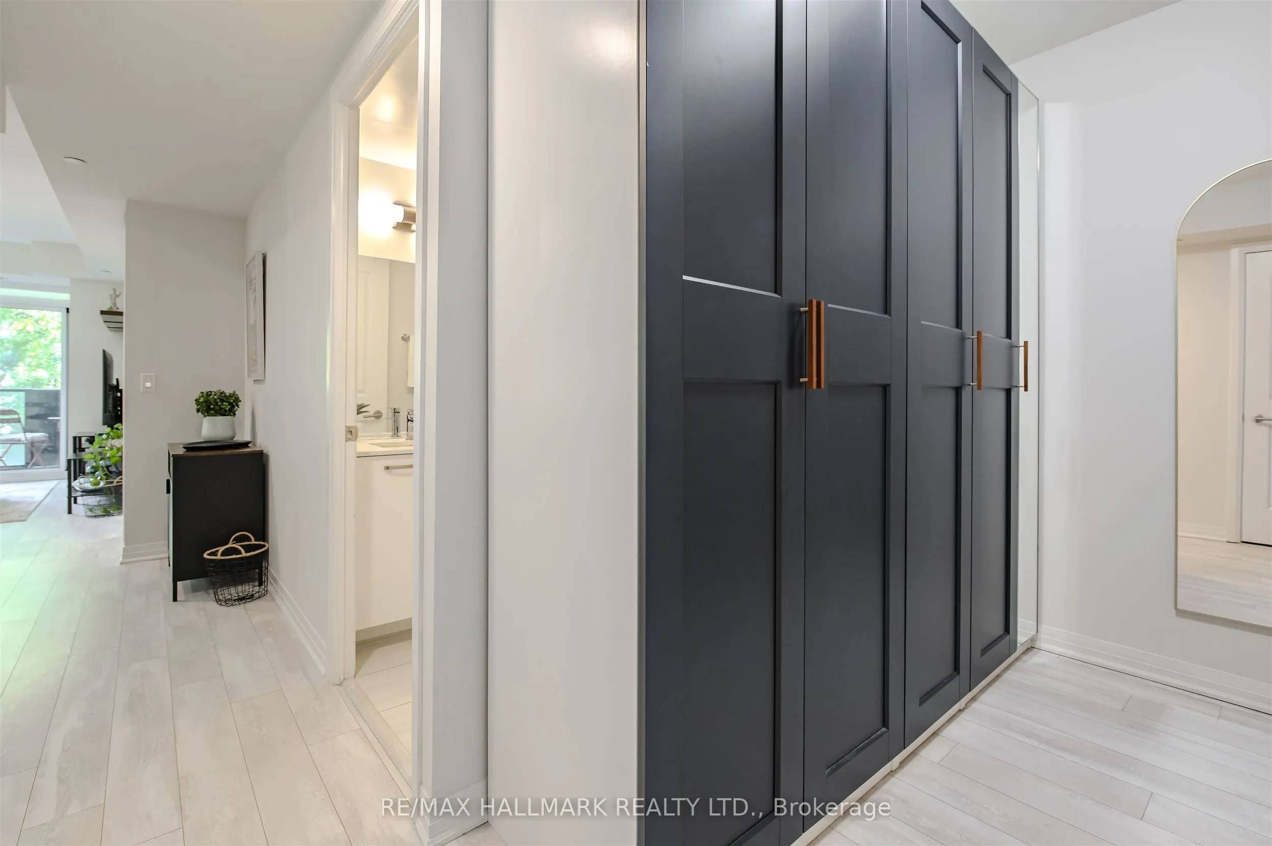 1630 queen Street E, #321