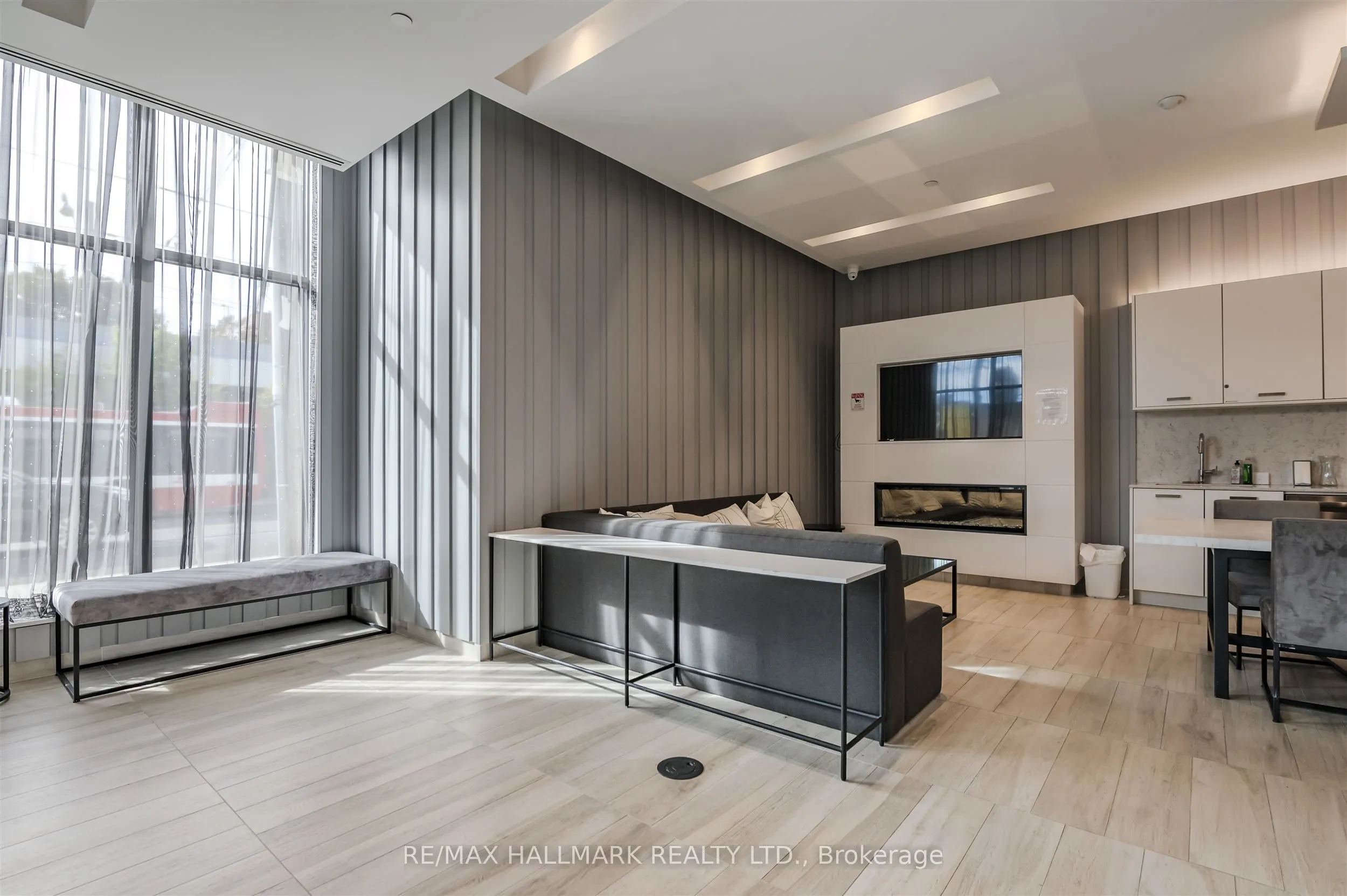 1630 queen Street E, #321