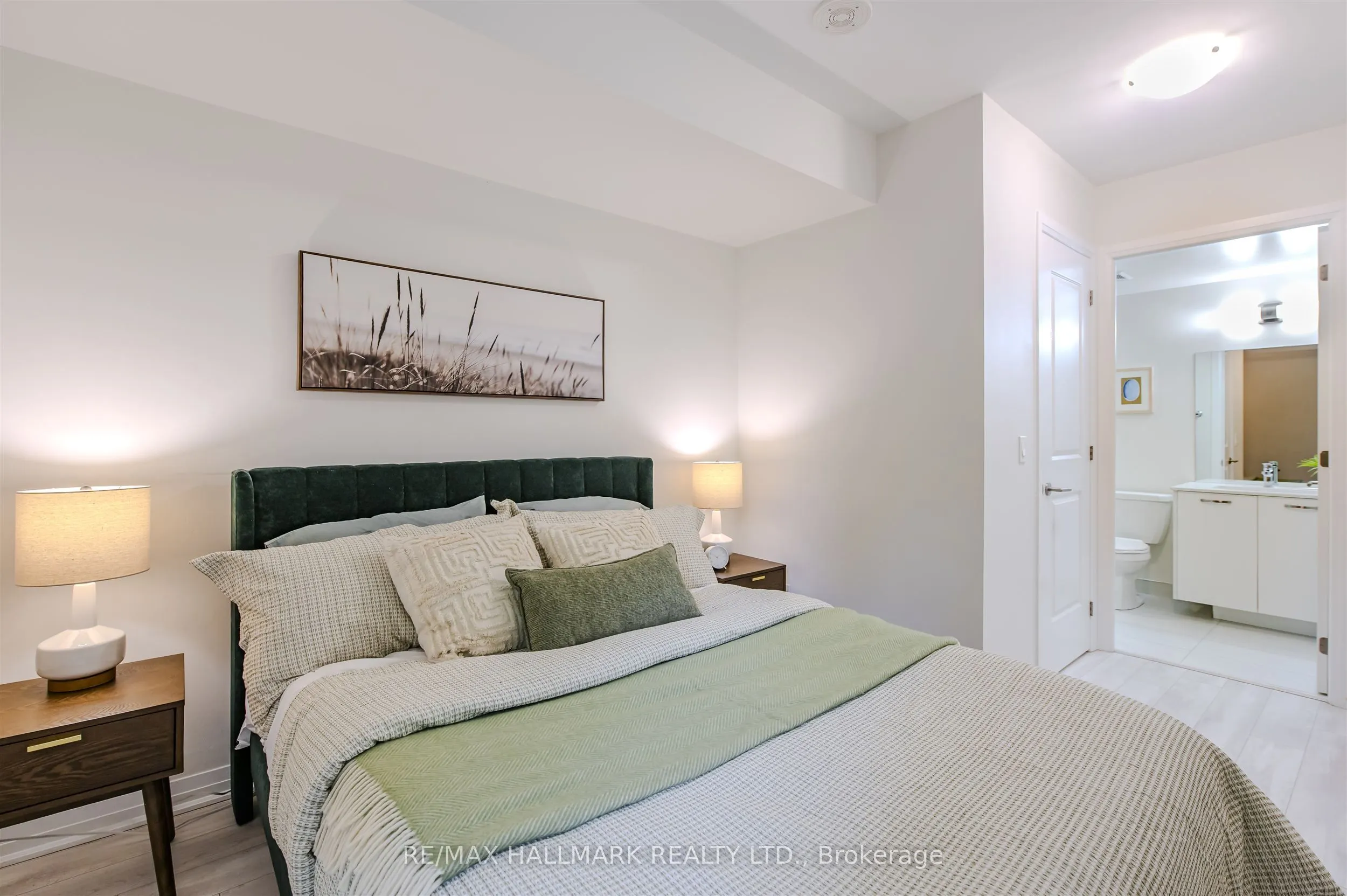 1630 queen Street E, #321