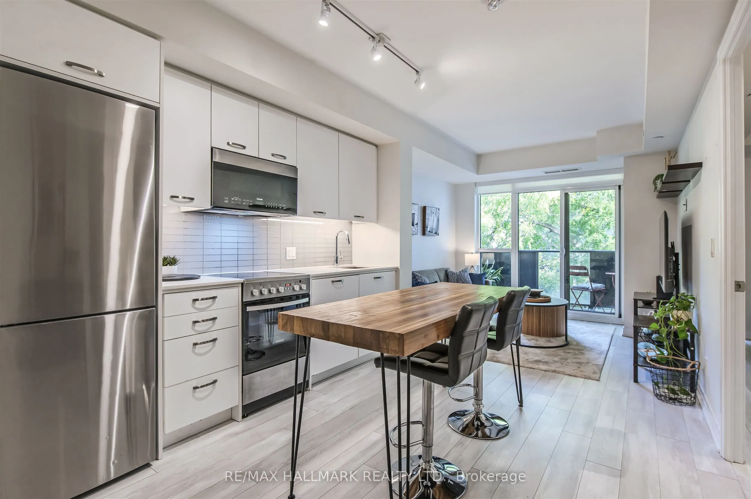 1630 queen Street E, #321