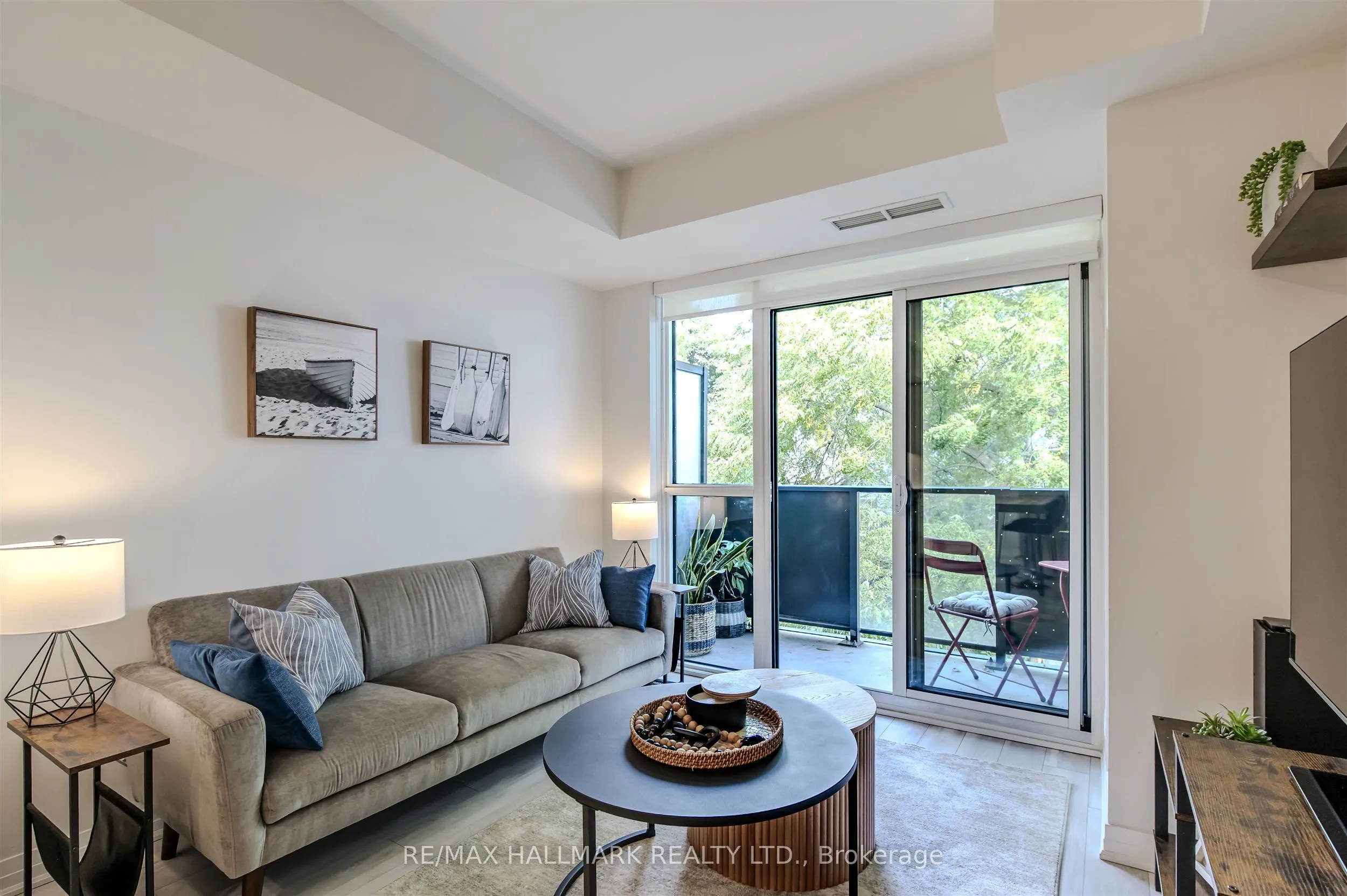 1630 queen Street E, #321