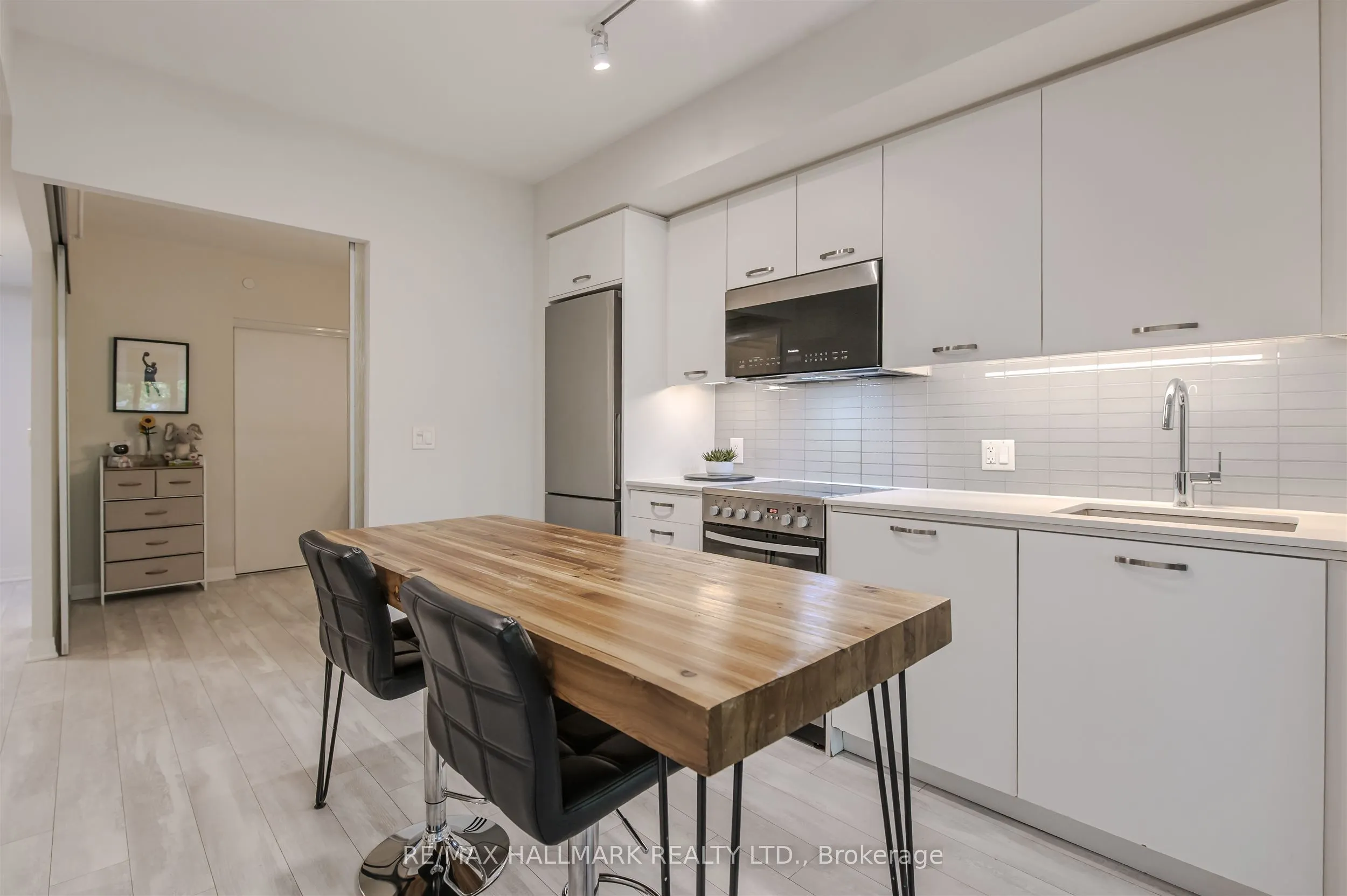1630 queen Street E, #321