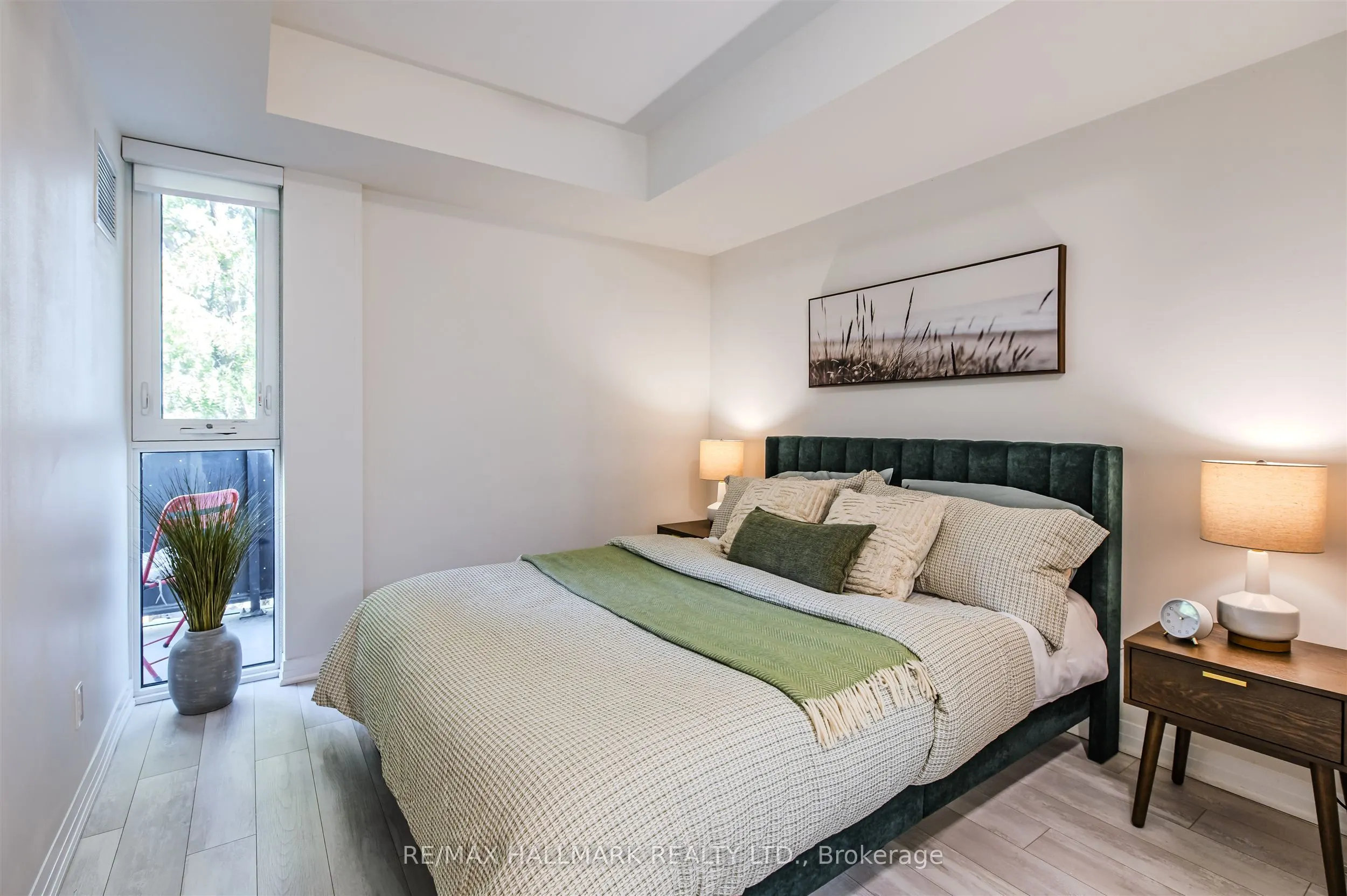 1630 queen Street E, #321