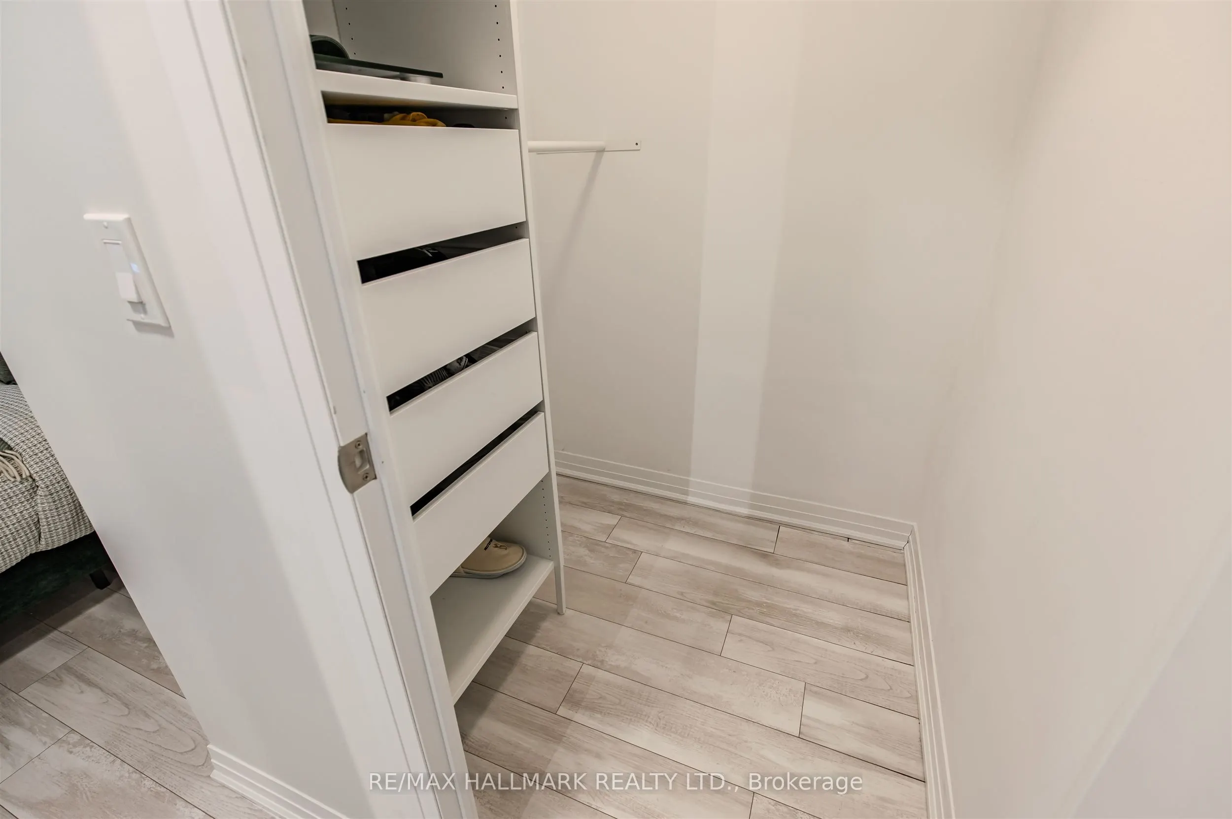 1630 queen Street E, #321