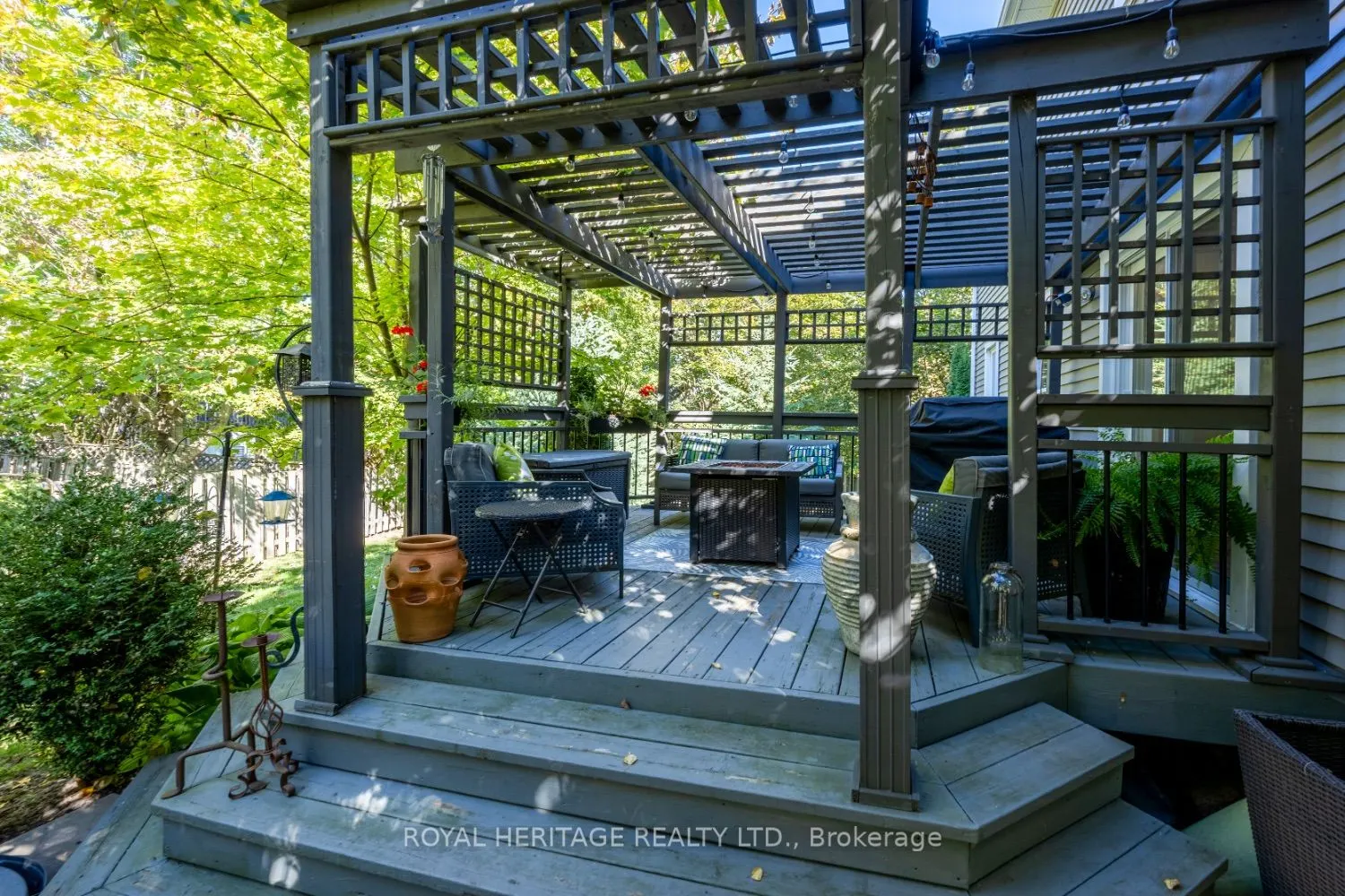 443 Sexton Street E
