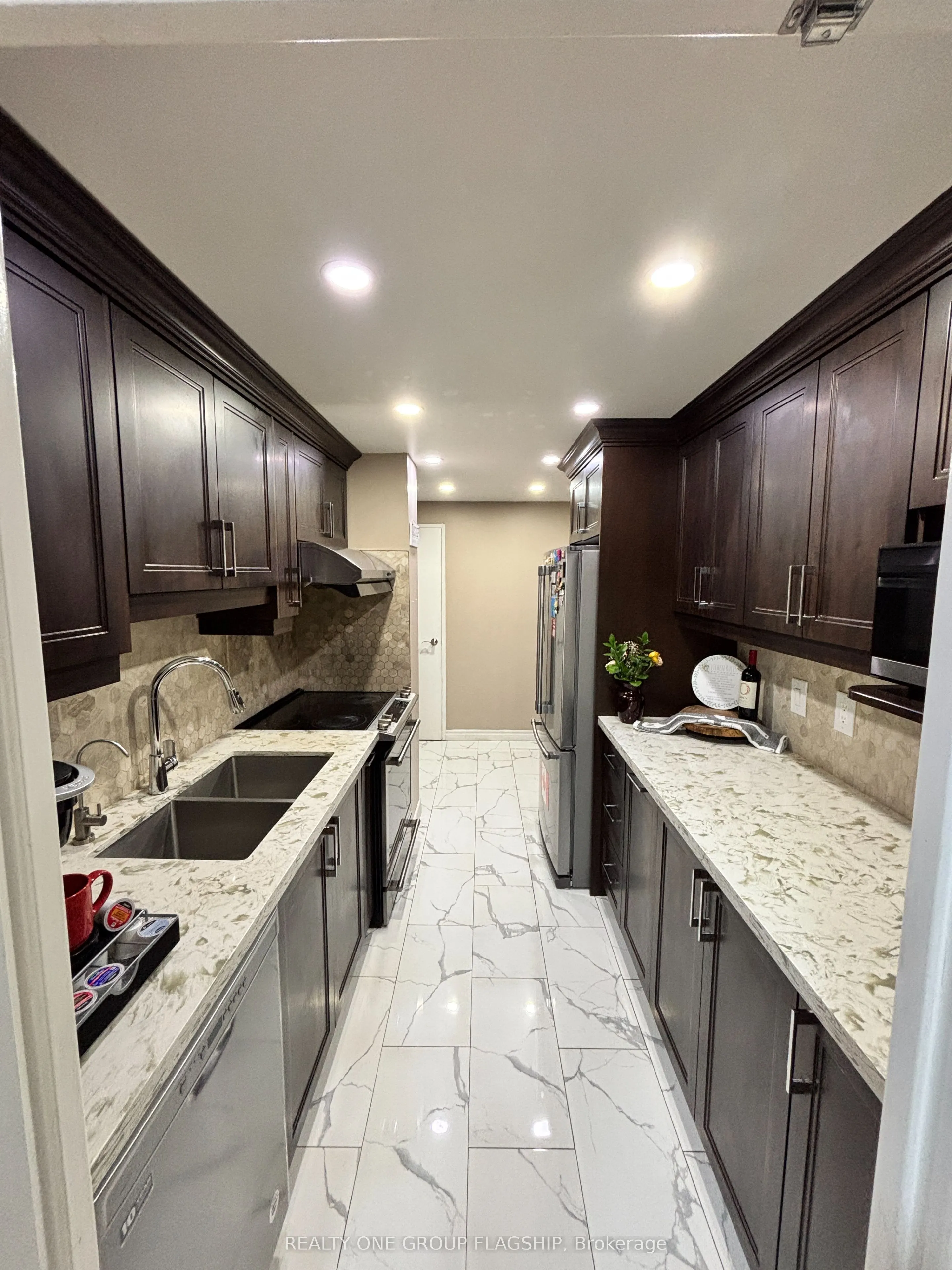25 Silver Springs Boulevard, #806
