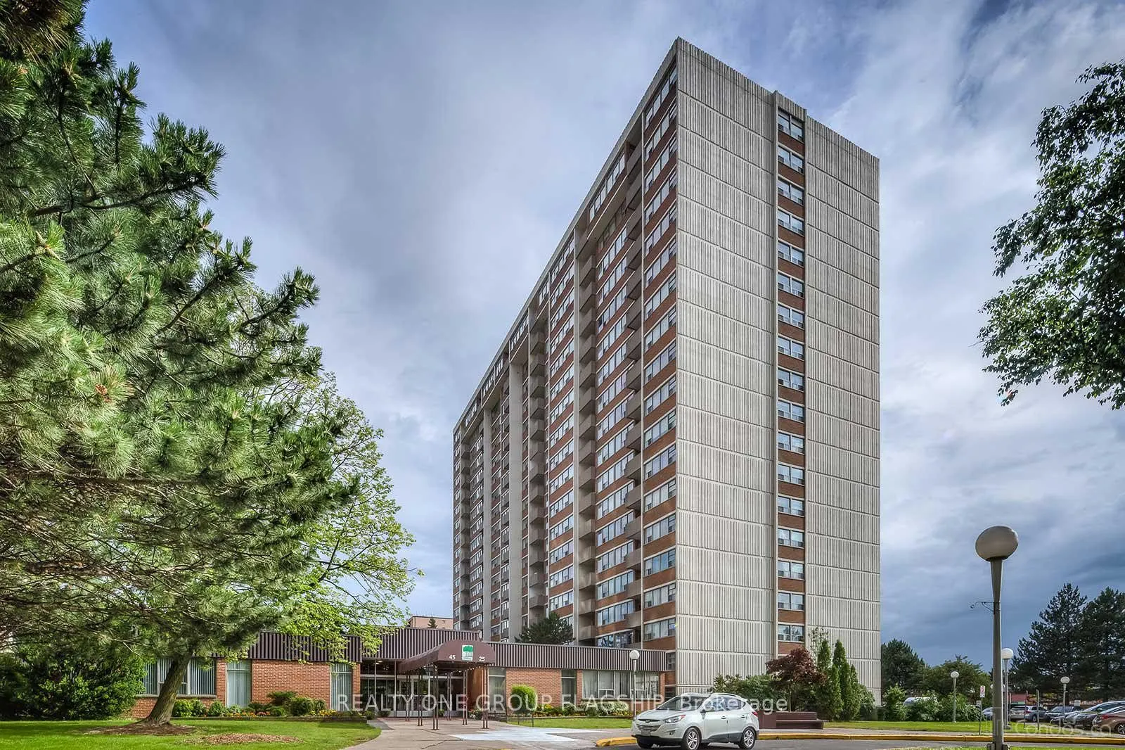 25 Silver Springs Boulevard, #806
