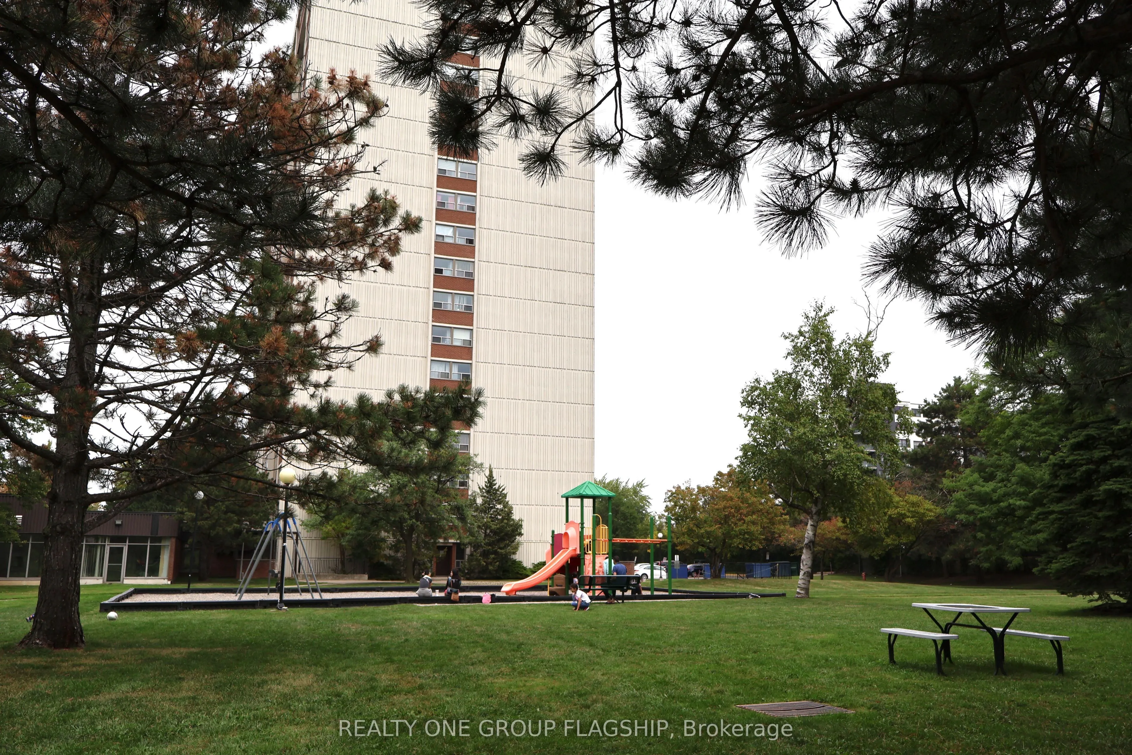 25 Silver Springs Boulevard, #806