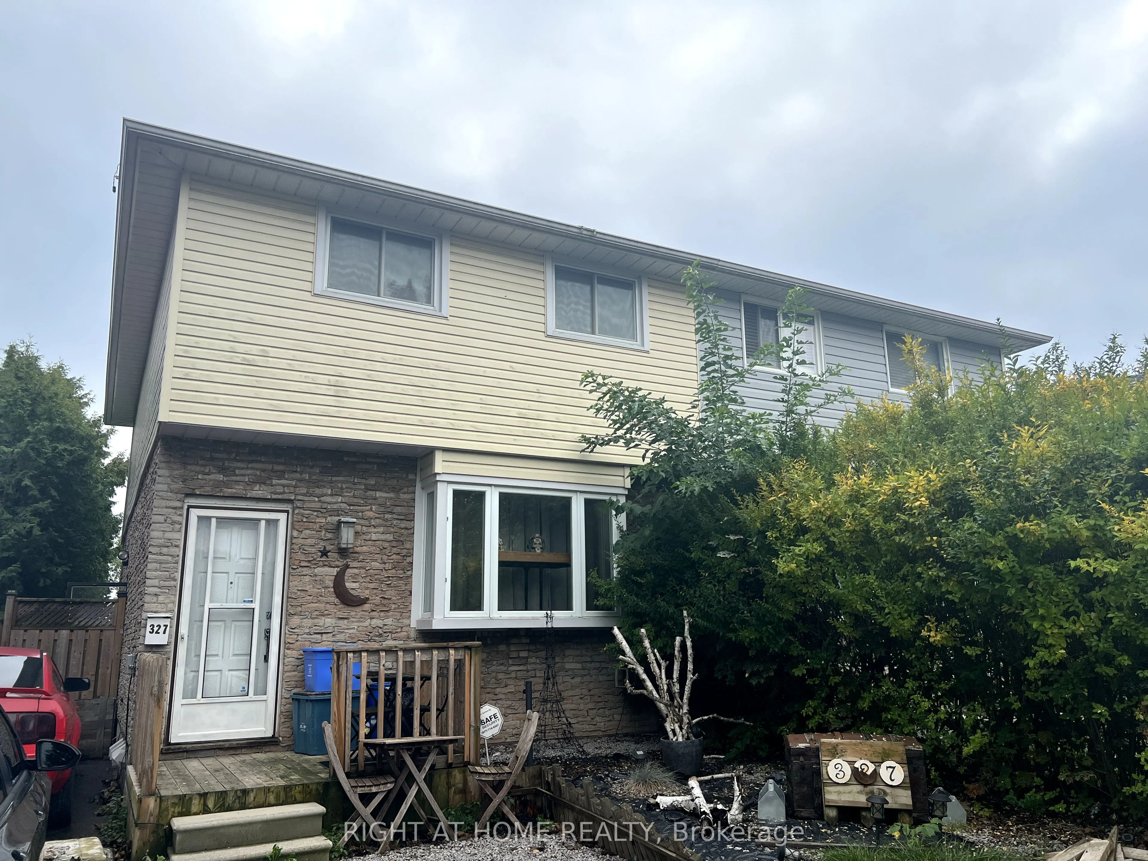 327 Kinmount Crescent